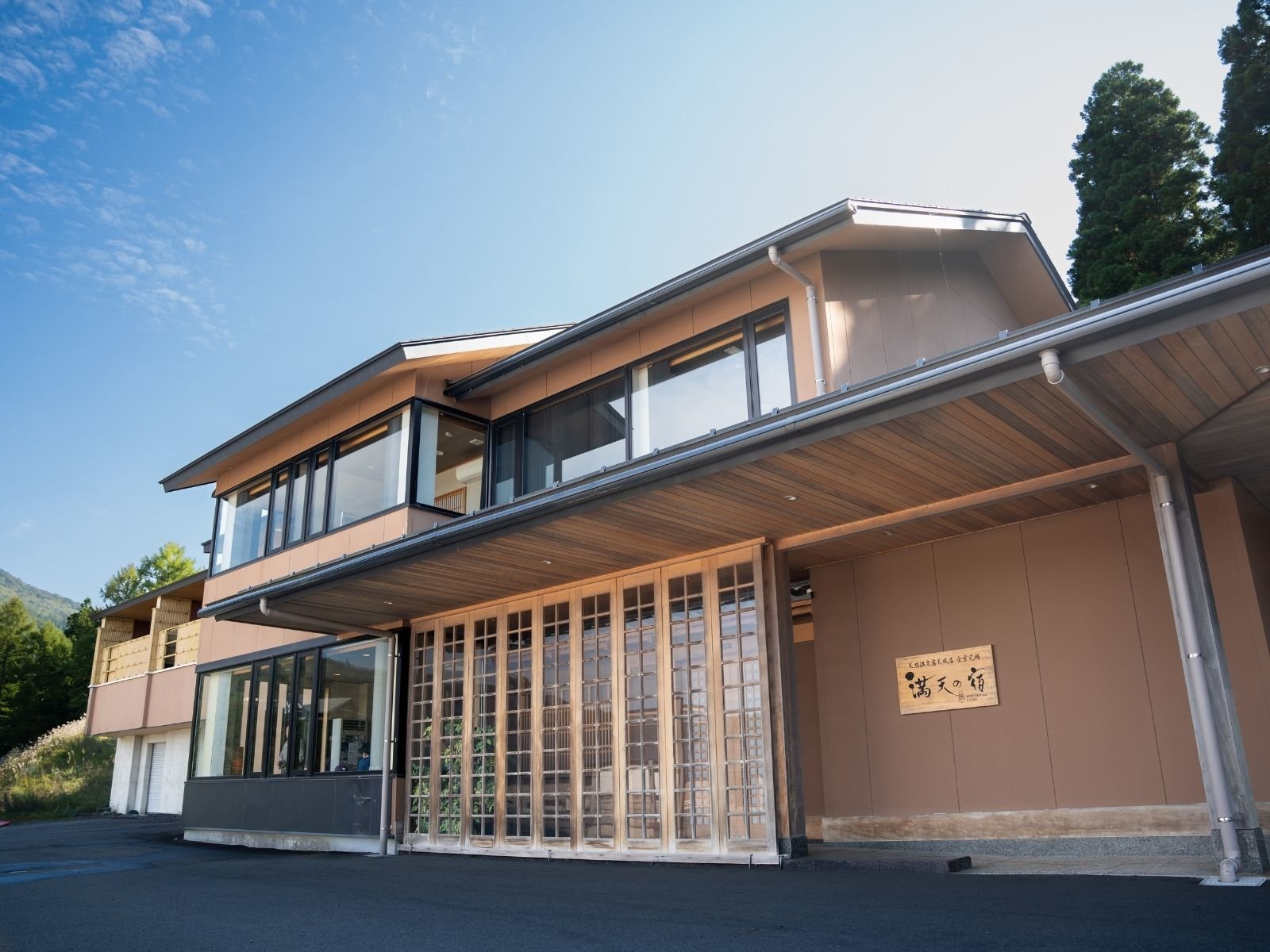 �y�O�ρz�Â��ȎR�����ɘȂށA1��8�g�l�����̉B��h