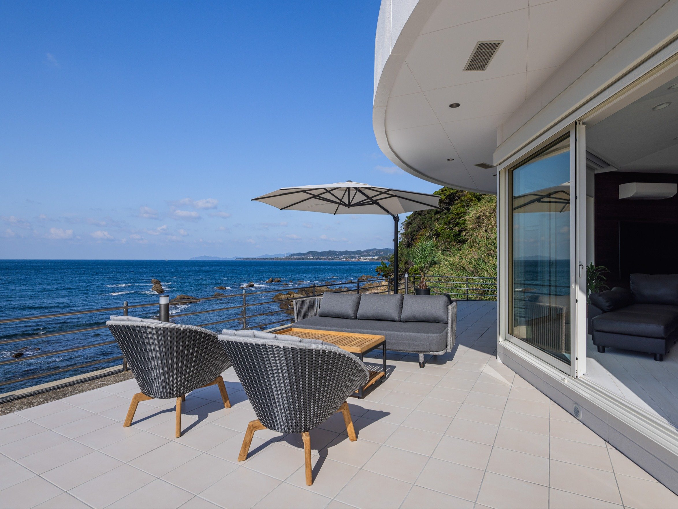 �e���X�̃\�t�@�ƃp���\��