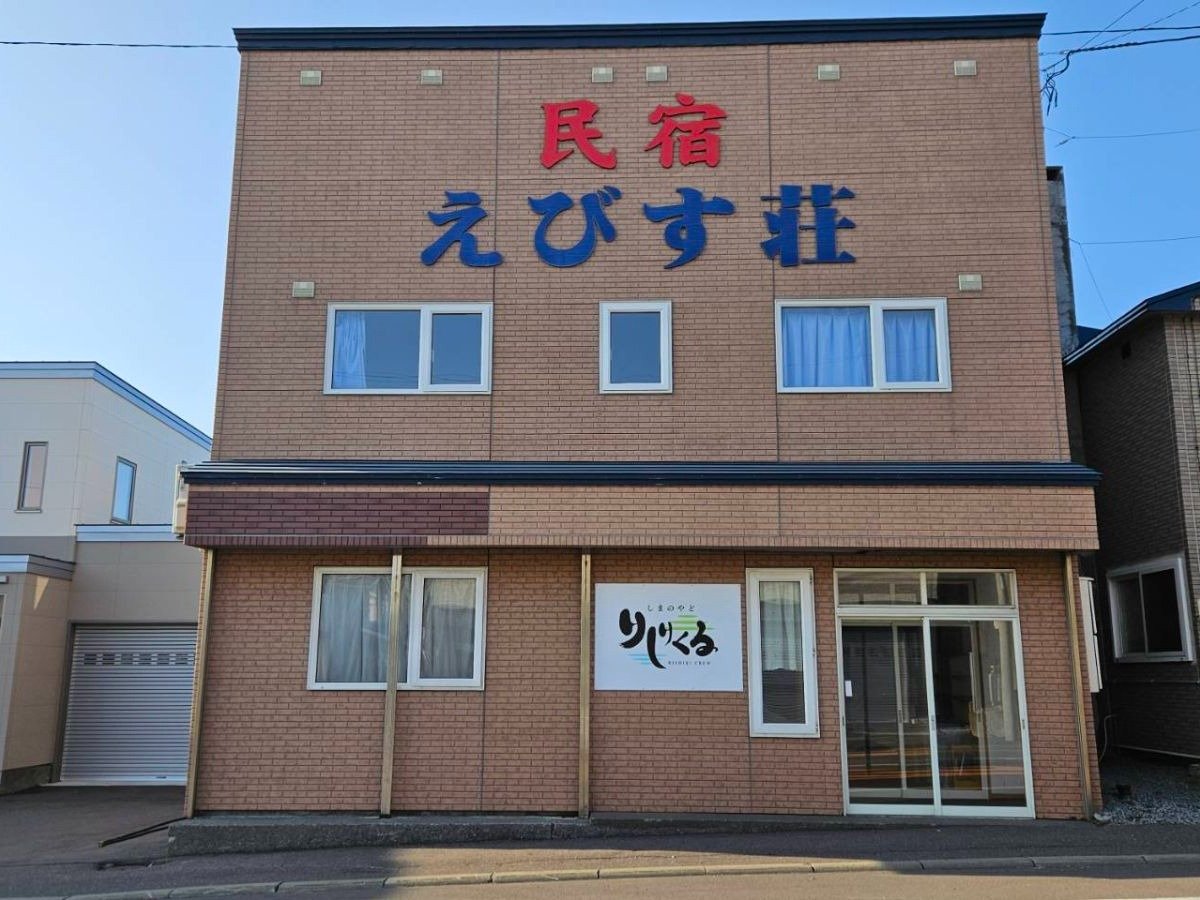 �O��