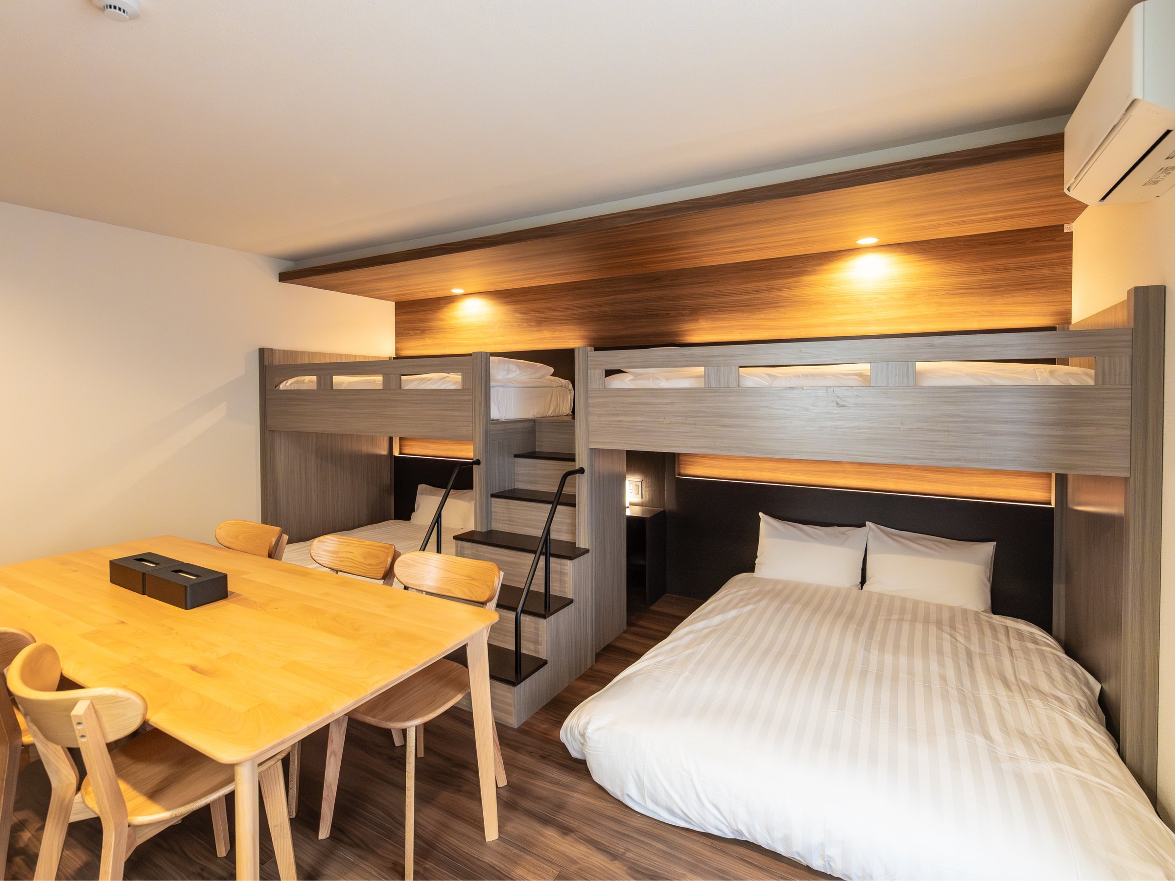 �x�b�h���[��