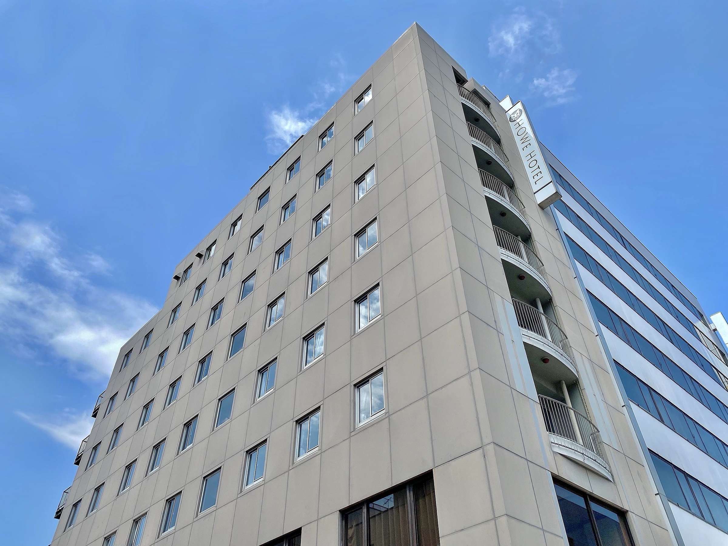 HOWE HOTEL O