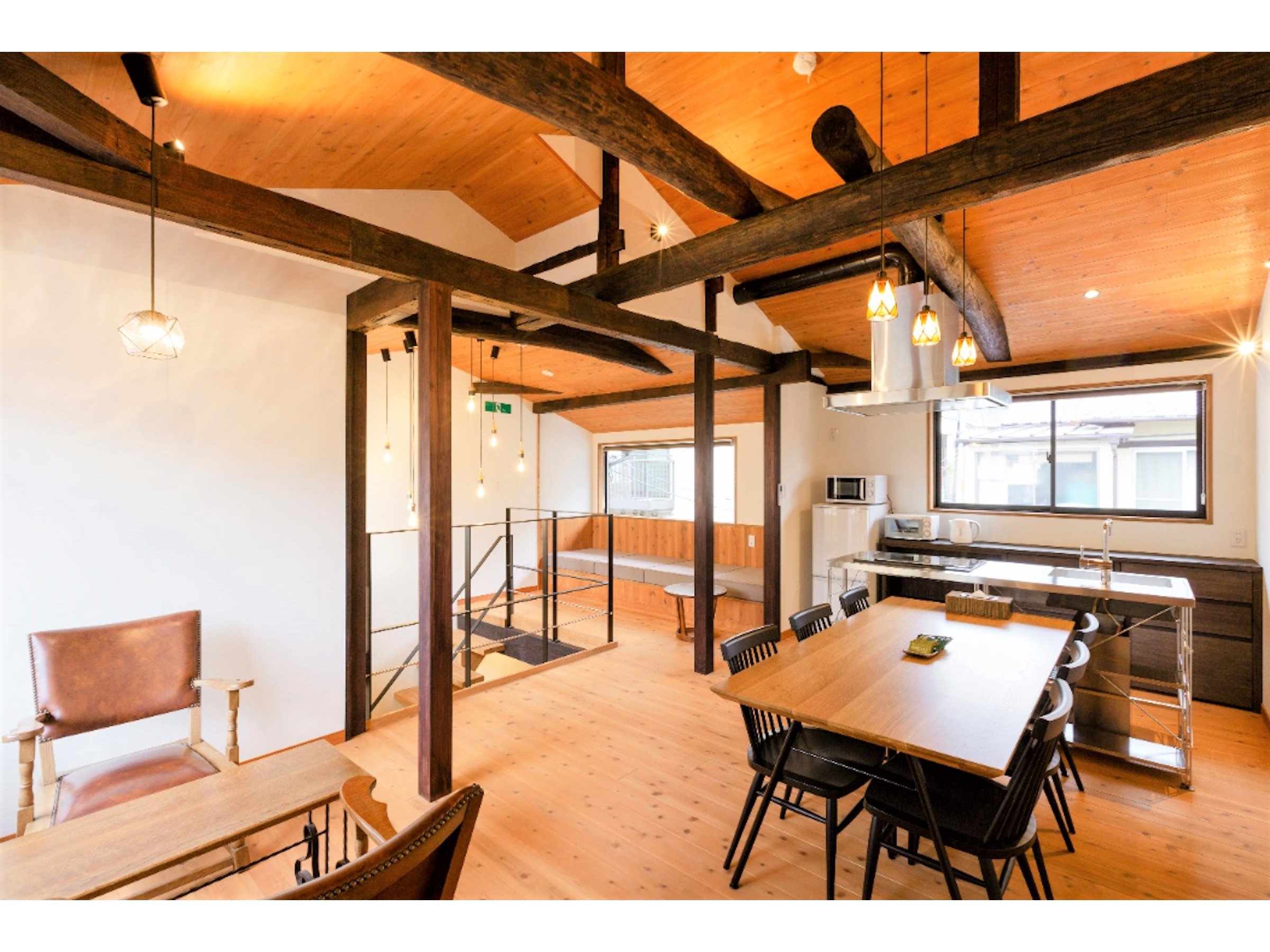 2�K�͊J���I�A�C�����h�L�b�`�������r���O�_�C�j���O�A���ۂɃ\�t�@��e�[�u�����������܂�