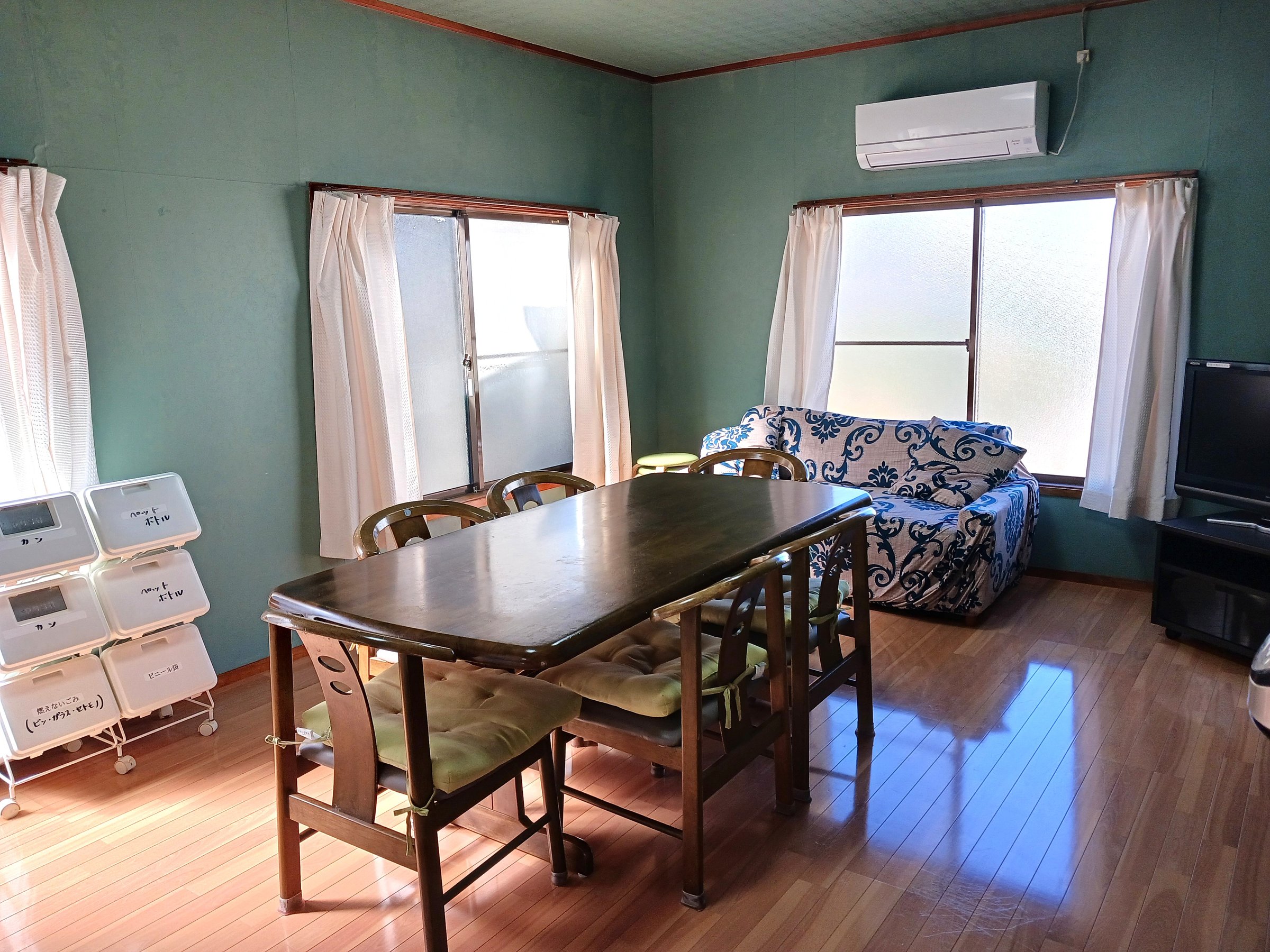 ���r���O