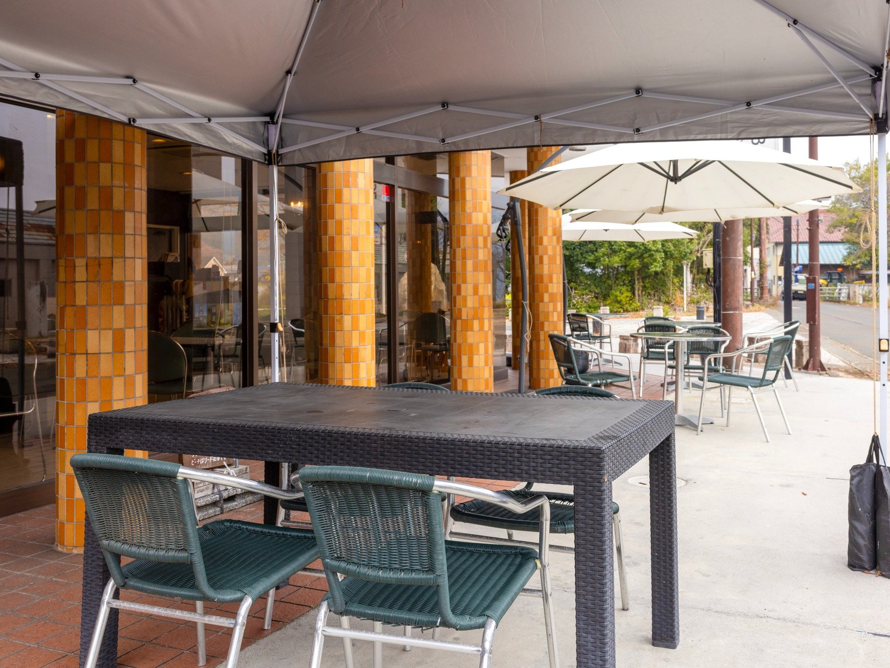 ���i�΂�Ζʂɂ�������1�K�e���X�ł́ABBQ�����y���݂��������܂��I