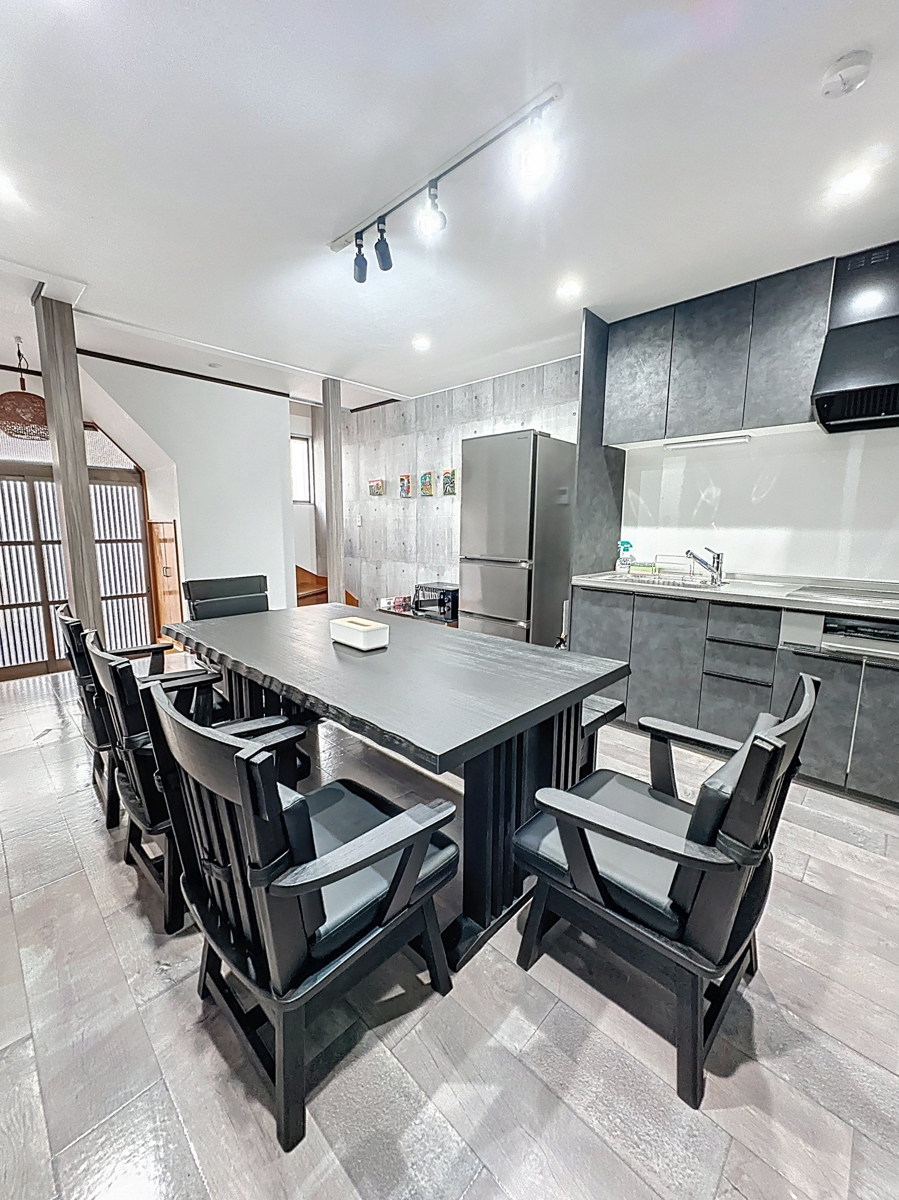 �_�C�j���O���[���A�ő�W���܂ňꏏ�ɂ��H�����\�ƂȂ�܂��B