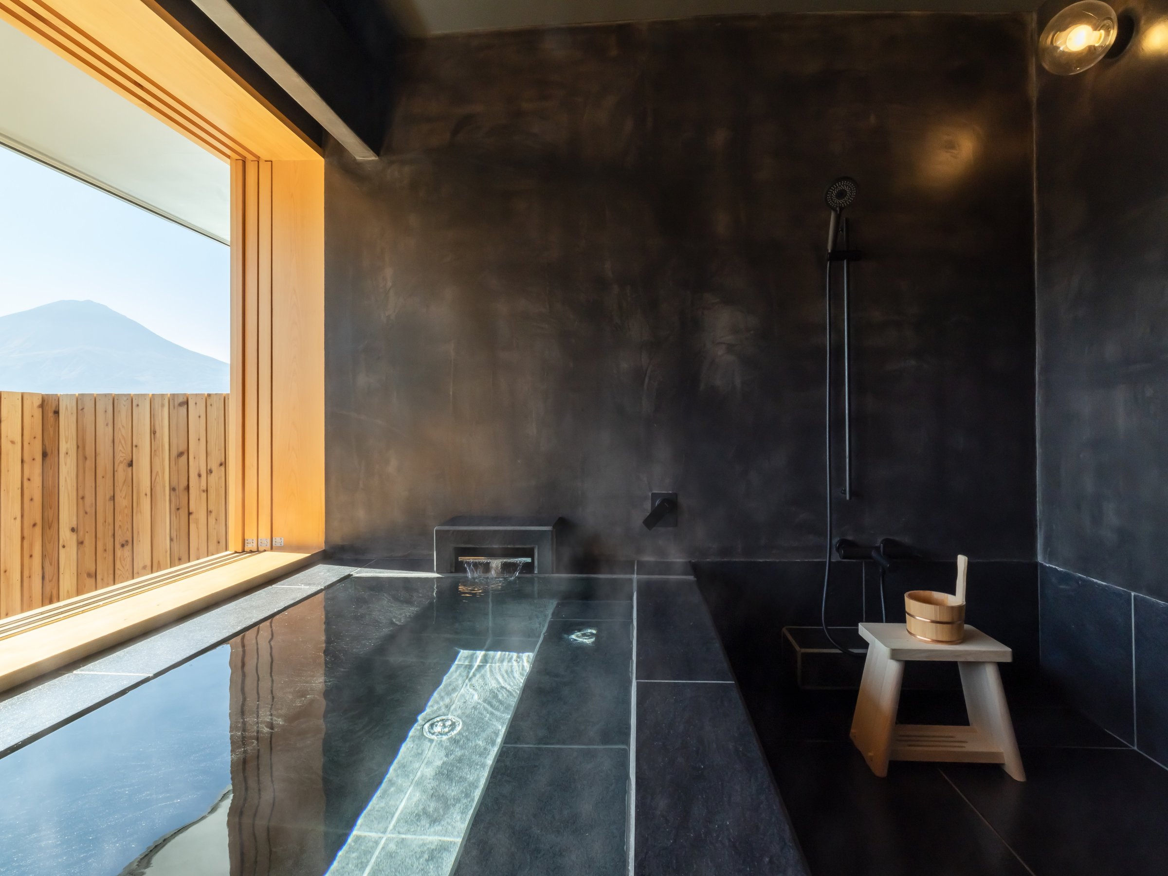 �����͕x�m�R�̒��]���ŗD��ɁA��K�ɐݒu���܂����B�������Z�����L�����ւ闁���ł��B