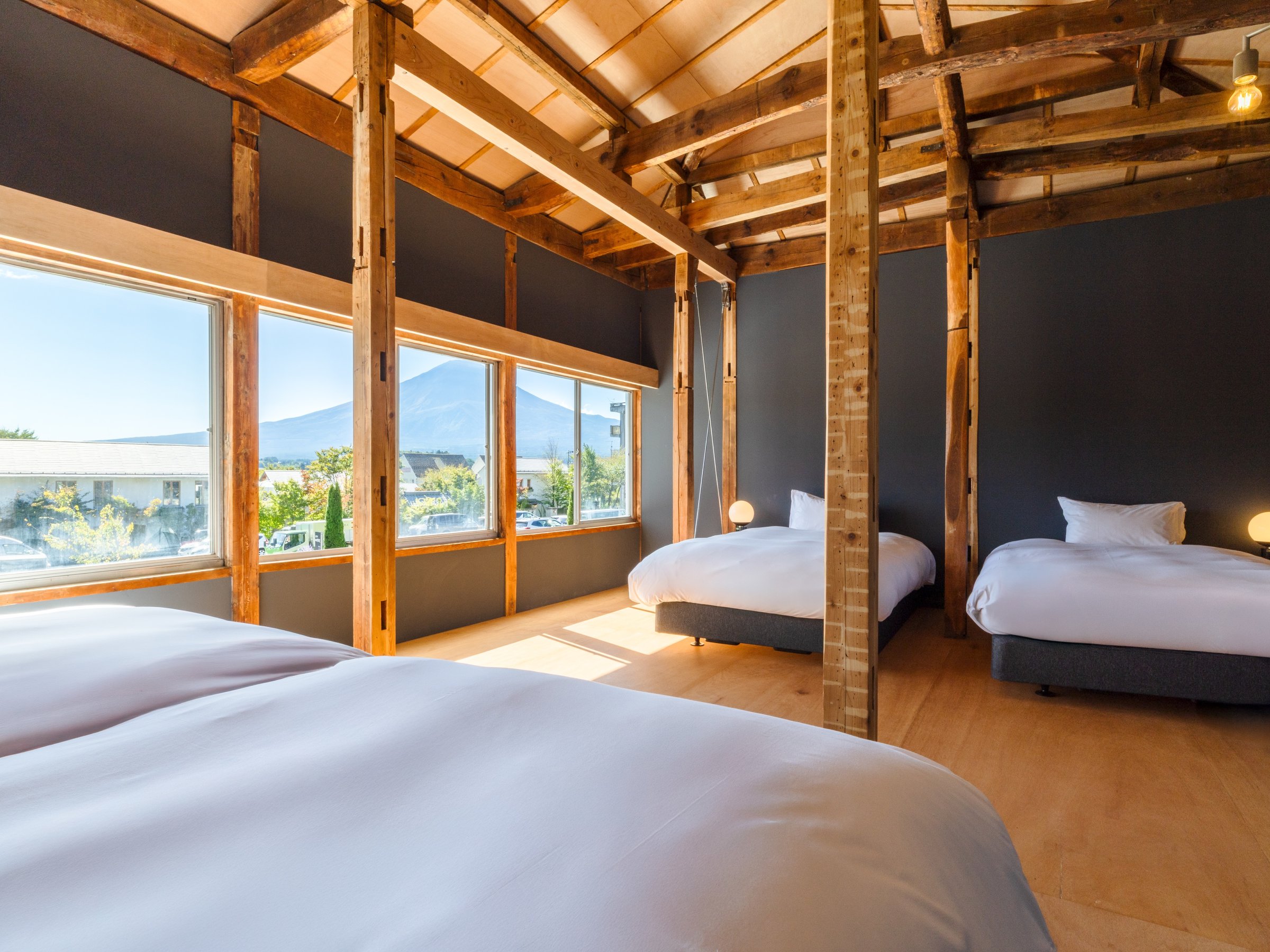 �x�m�R��]�ތÖ��ƂȂ�ł͂̋�ԂɁA�Z�~�_�u���̃V�����Y�x�b�h��4�䂲�p�ӂ��܂���