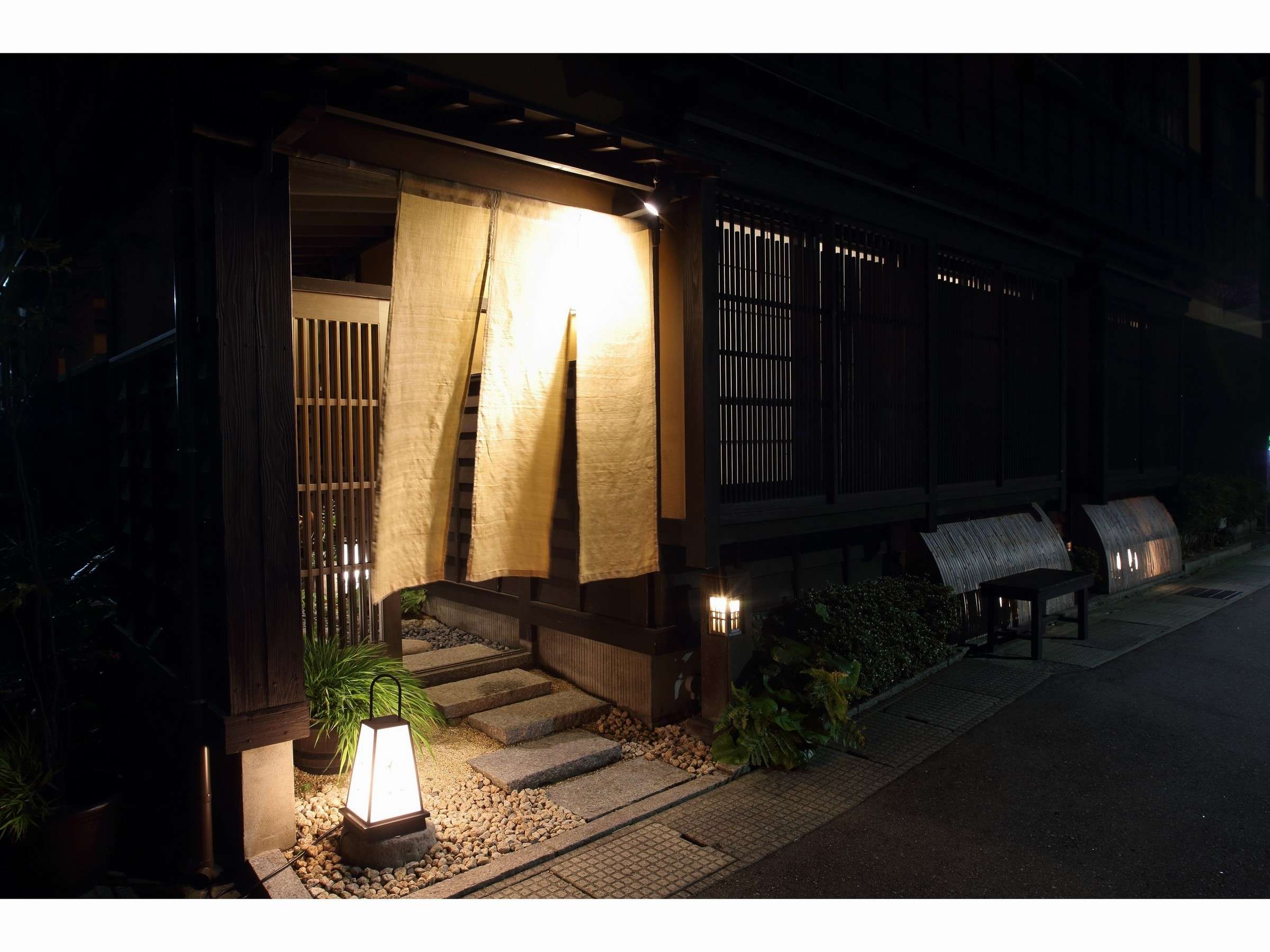 �h�͊X���Ɉʒu���B��ƓI�B�傫�ȊŔ͂���܂���B