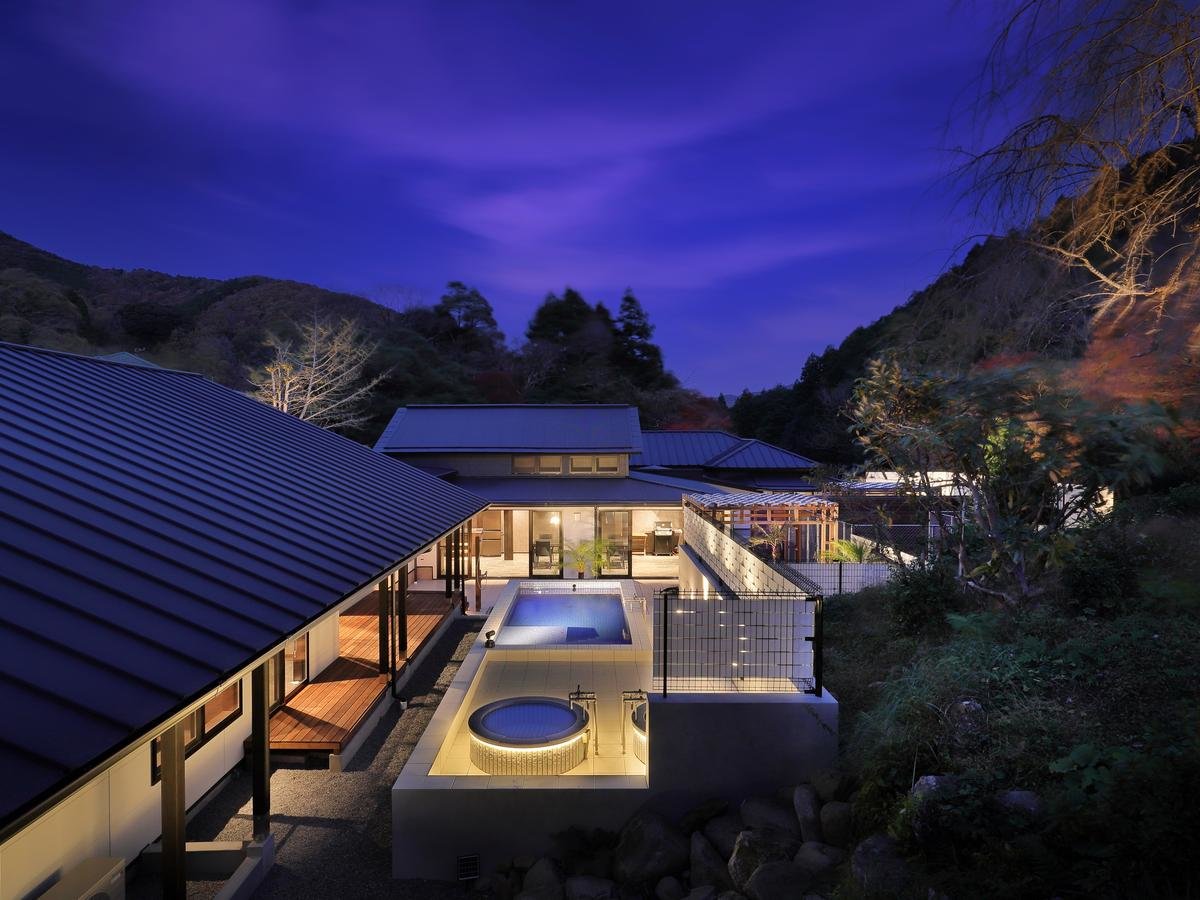 Villa �P�i���������j