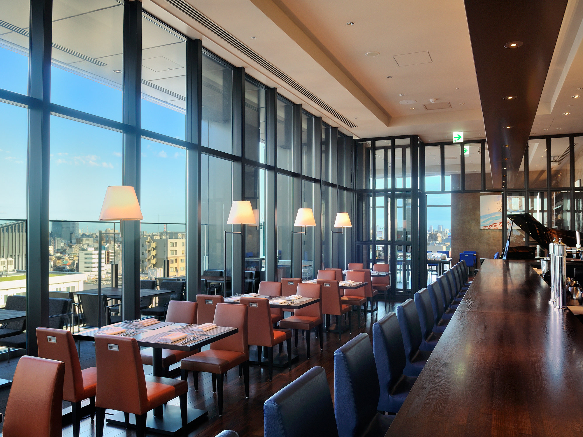 R restaurant & bar(13F)