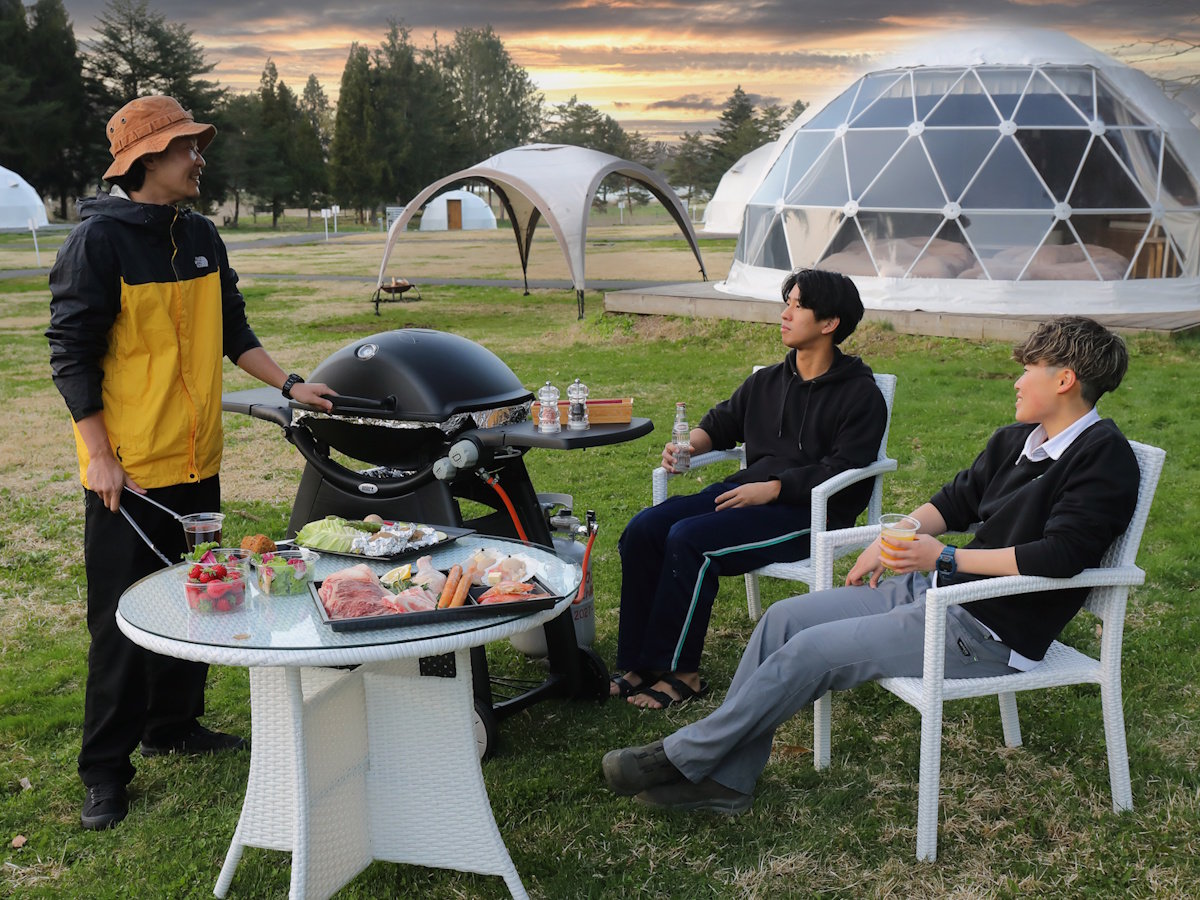 �����̊J�����̒��Ŋy���ށA�M�B���ƊC�N�̍���BBQ