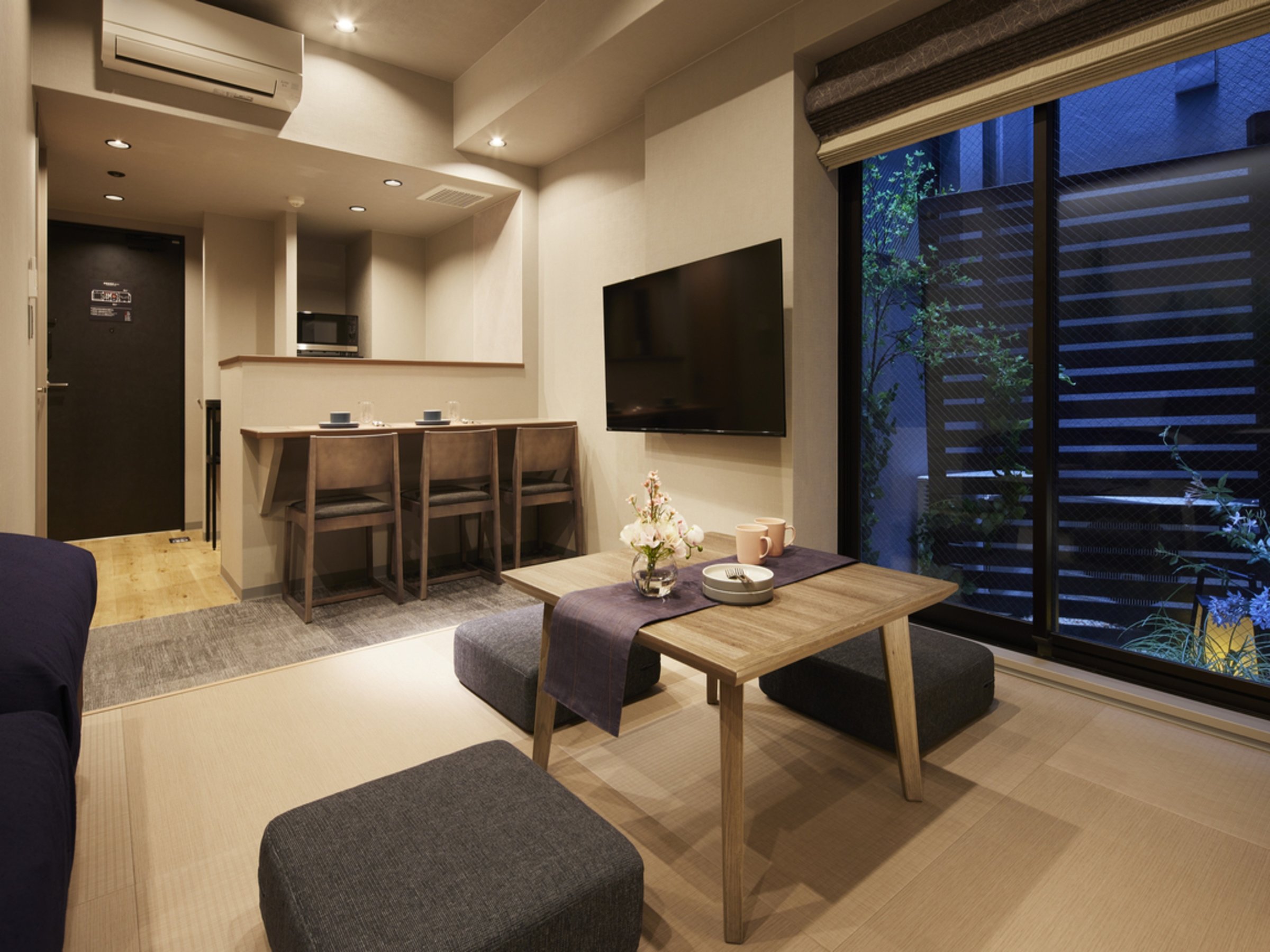 Moderate 3 Beds ���f���[�g3�x�b�h