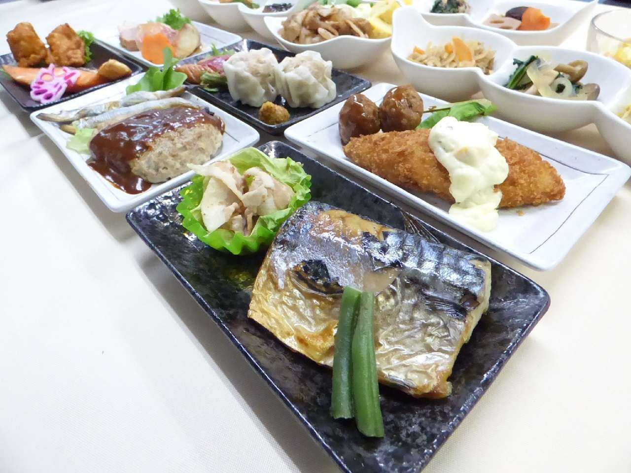 �ʐ^�̒����烁�C���A���؁A��������ւ��ł��񋟂����Ē����܂�