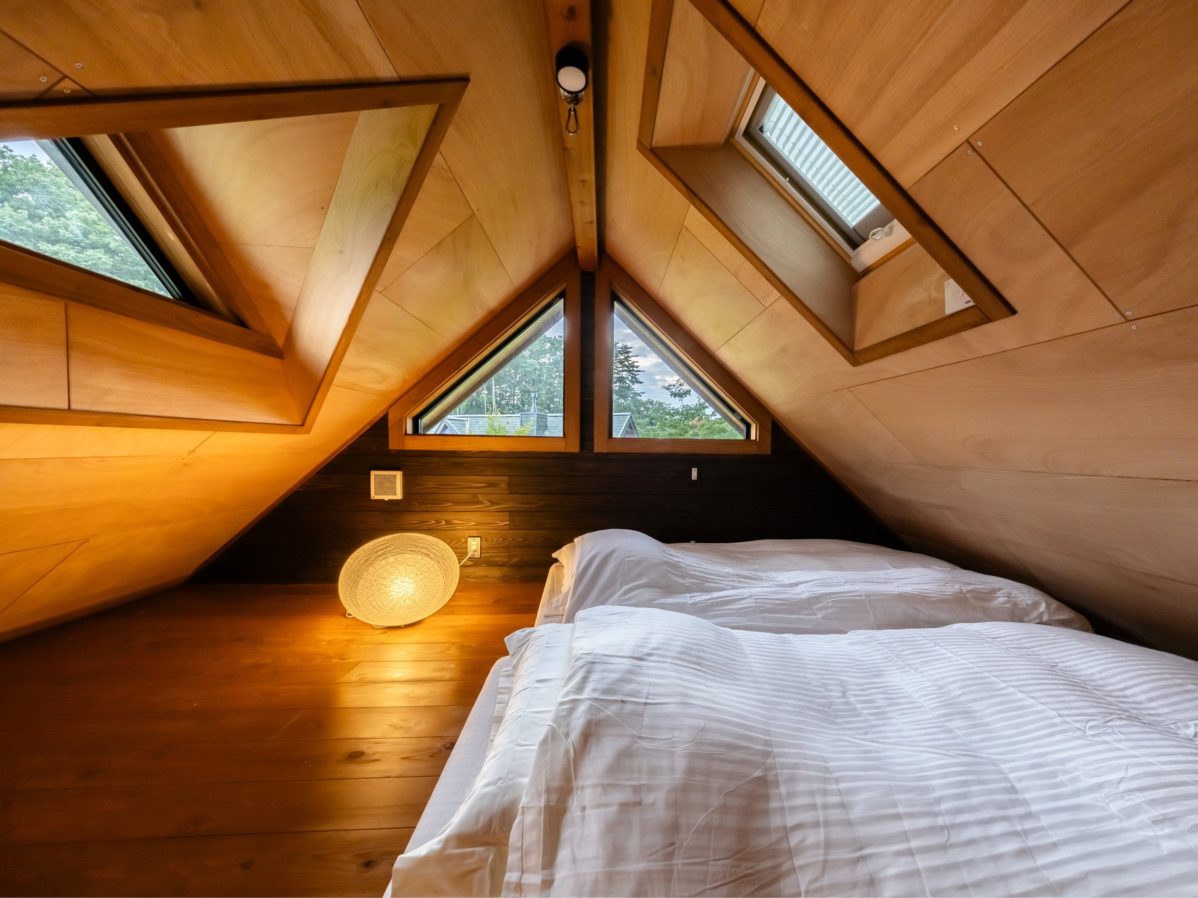 MON����YAMA���̂Q�K�̐Q���ł��B����������R�Ɩ��肪�Â��ɗn�������ꏊ�ł��B