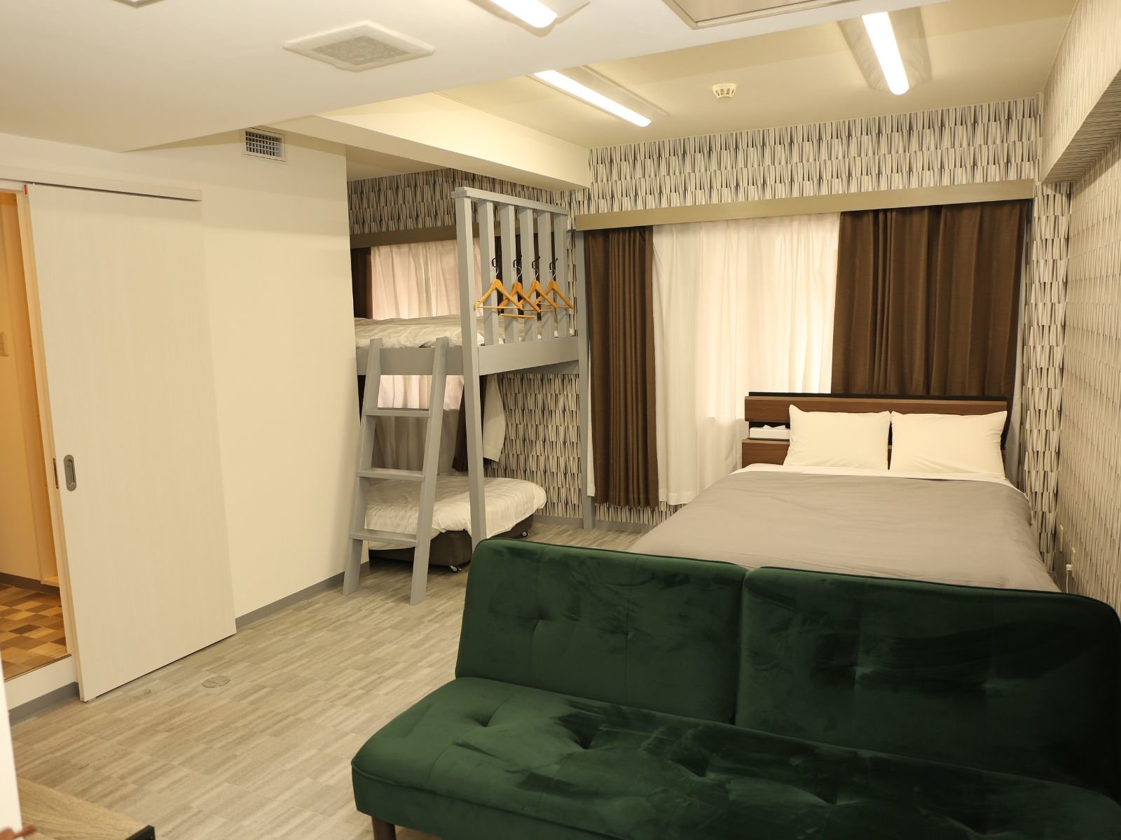 �y�t�@�~���[�z����