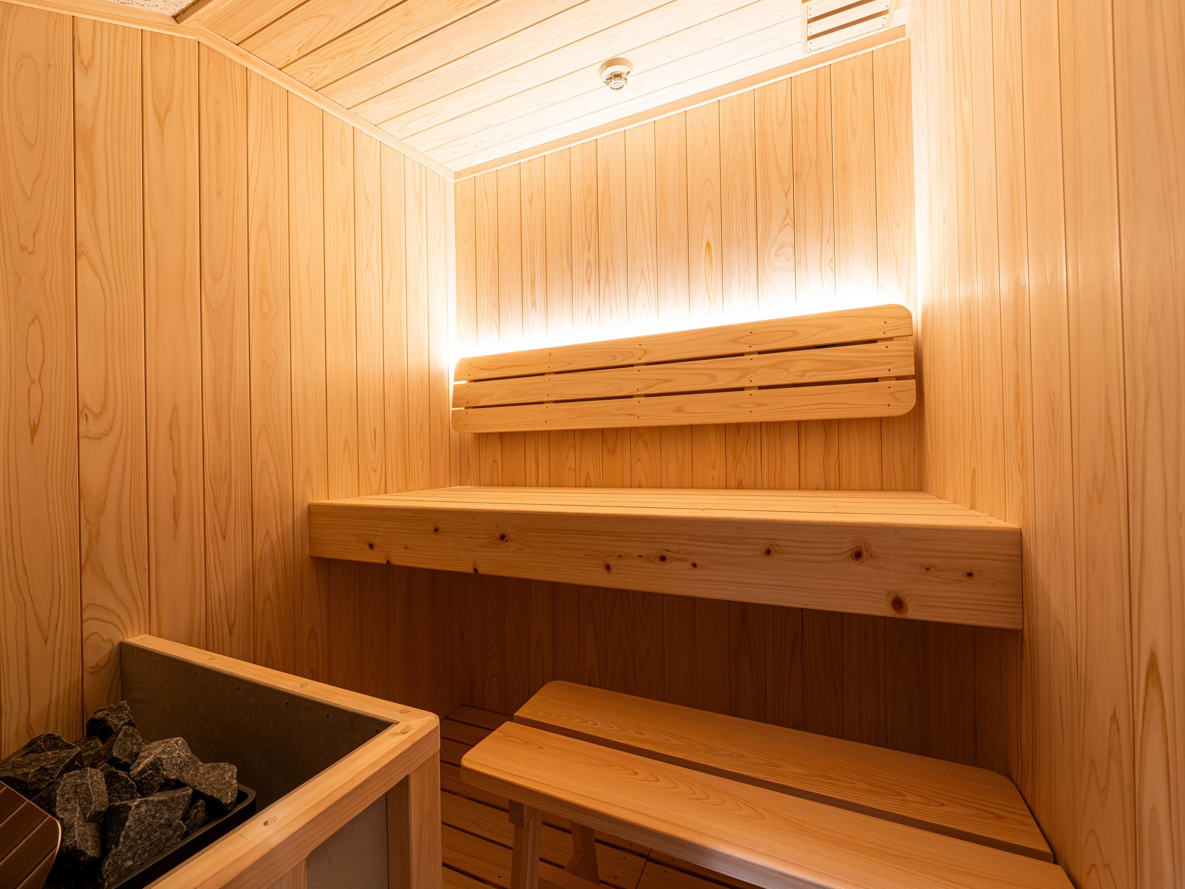 1���Ԃ̊��S�݂��؂�T�E�i�����y���݂��������܂��B