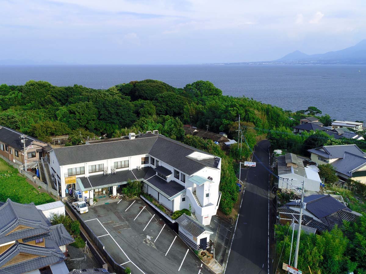 �y�O�ρz�ڂ̑O�ɍL����L���C�I