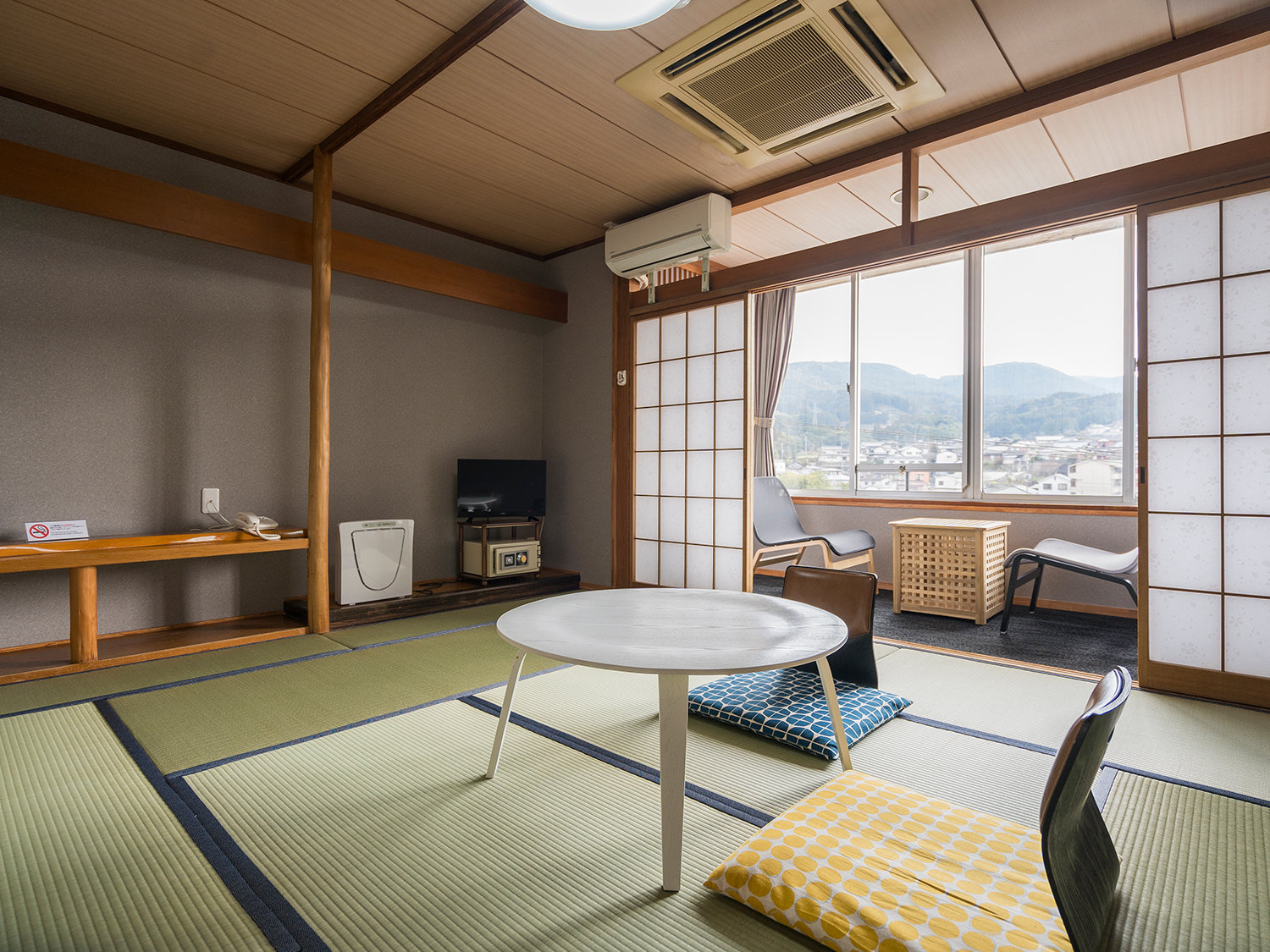 �։��a���^���