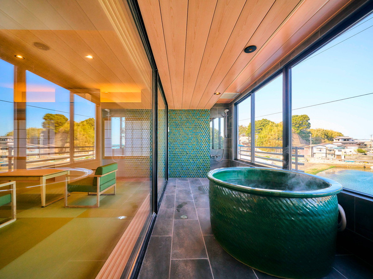 �E�y���ʎ��z�C���ɂ��K���X�������芦���������C�ɂ����ɂ����C���y���߂܂�