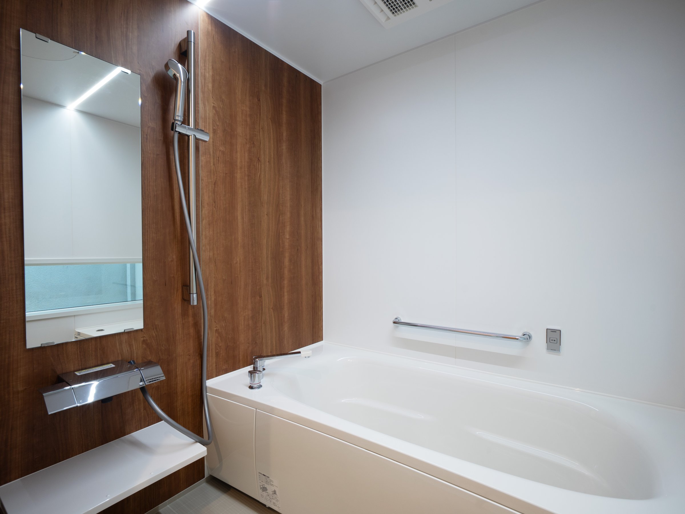 �o�X���[��