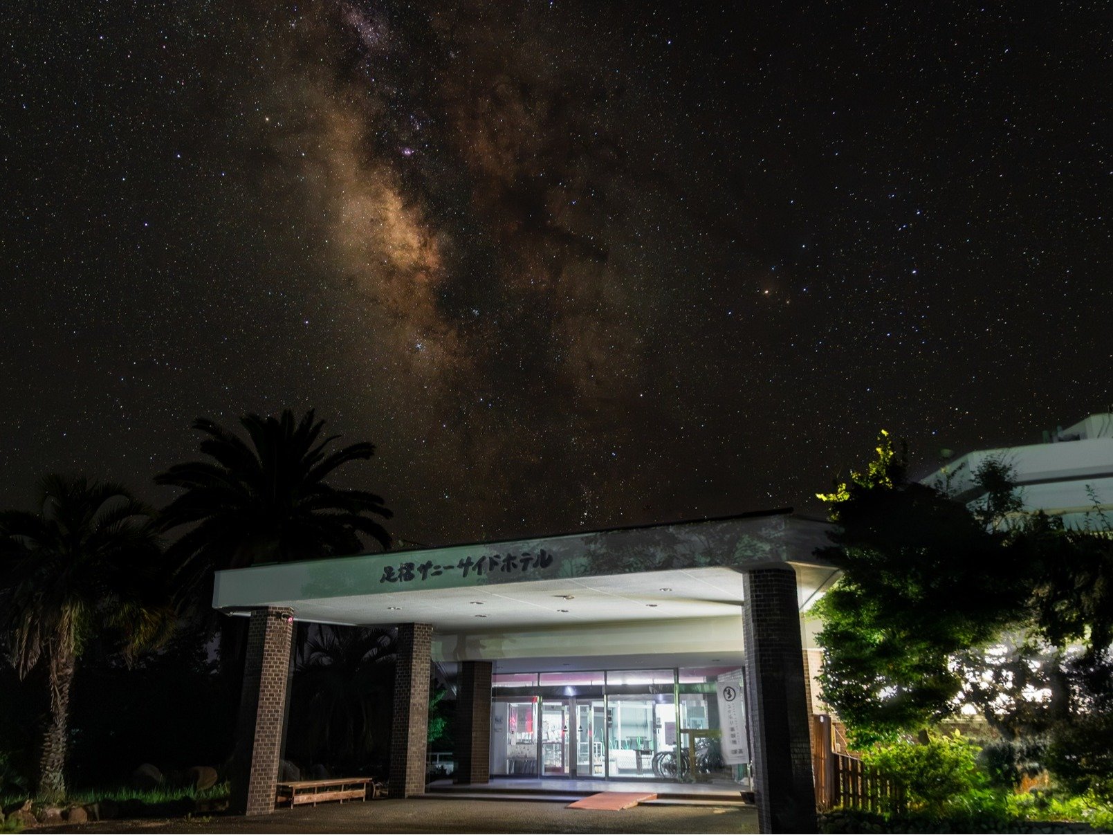 �T�j�[�T�C�h�z�e���{�قƐ����i