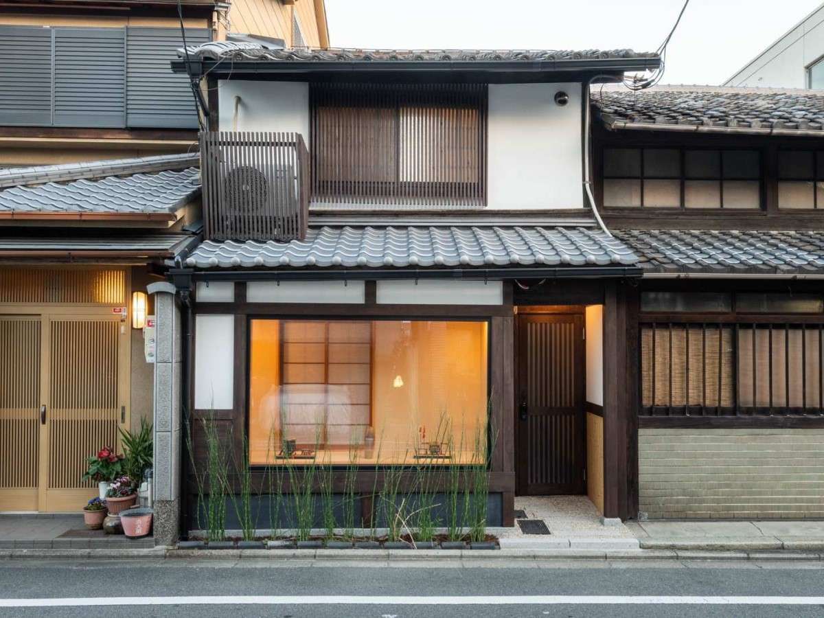 �������E���䎛�Ȃǂɋ߂��A�ό��E�O�����E�������ɕ֗��ł��B