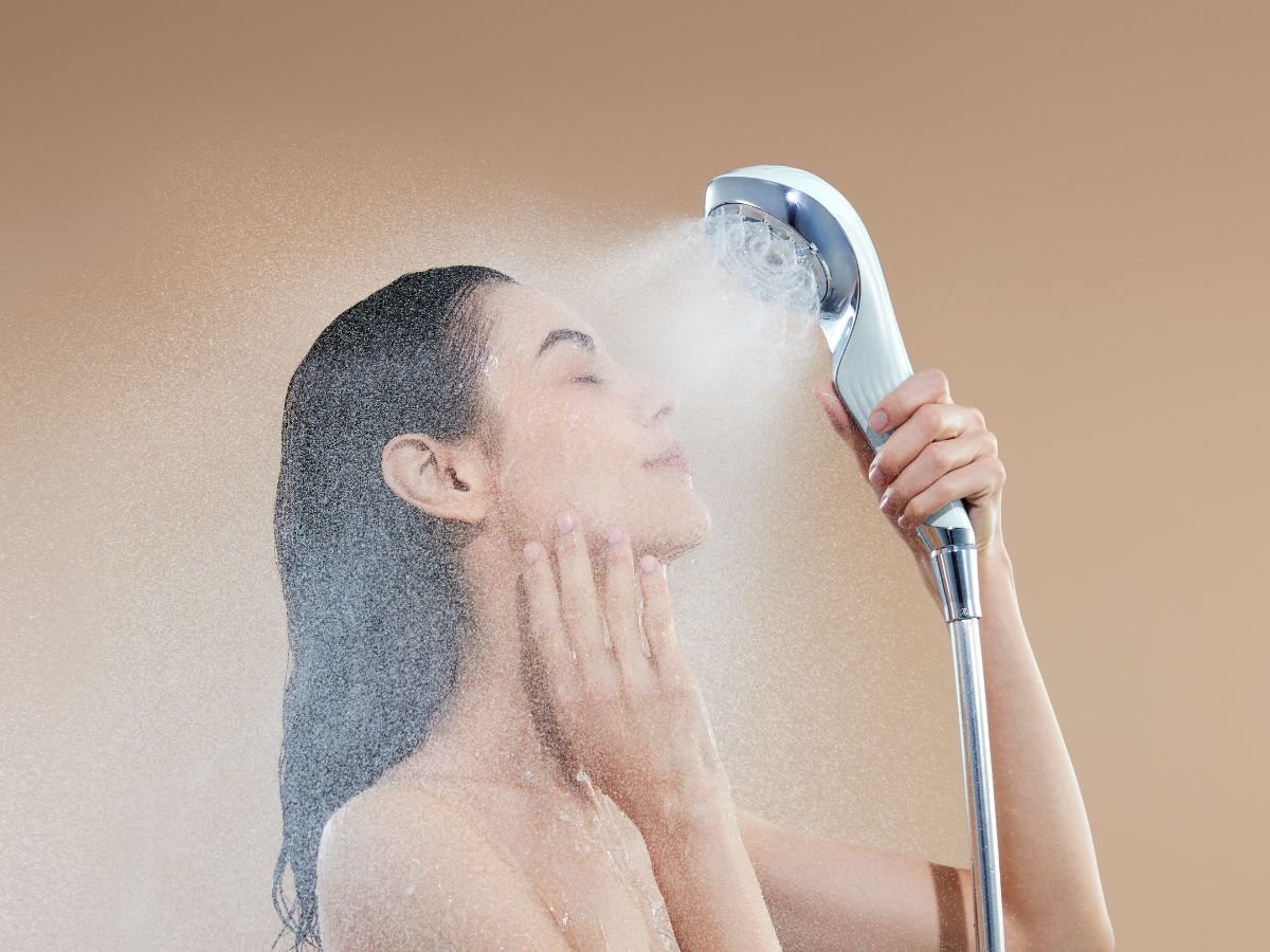 �V���O�����[���ȊO�̋q���ɂ͐l�C�̃V�����[�w�b�h�uReFa�@�t�@�C���o�u���@U�v��ݒu���Ă��܂��B