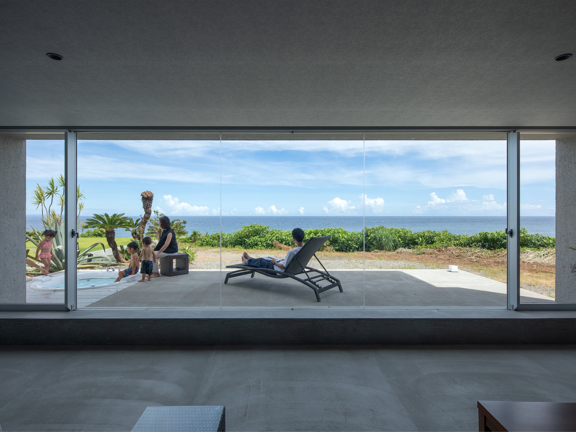 ���r���O����̒��]