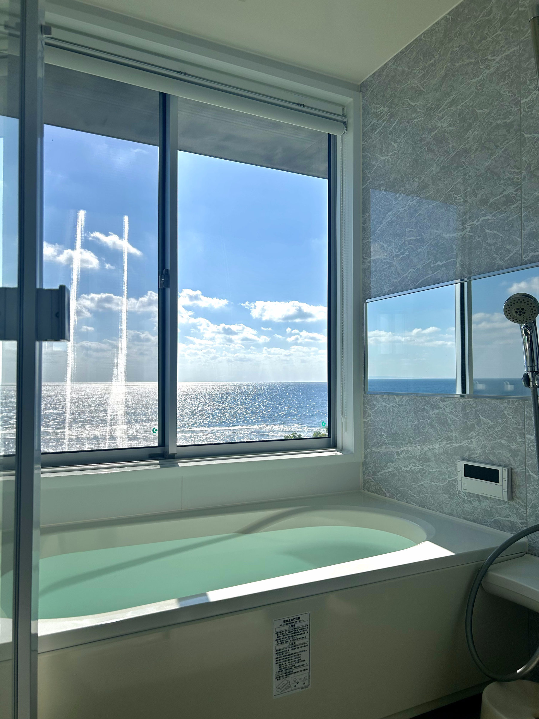 �o�X���[��