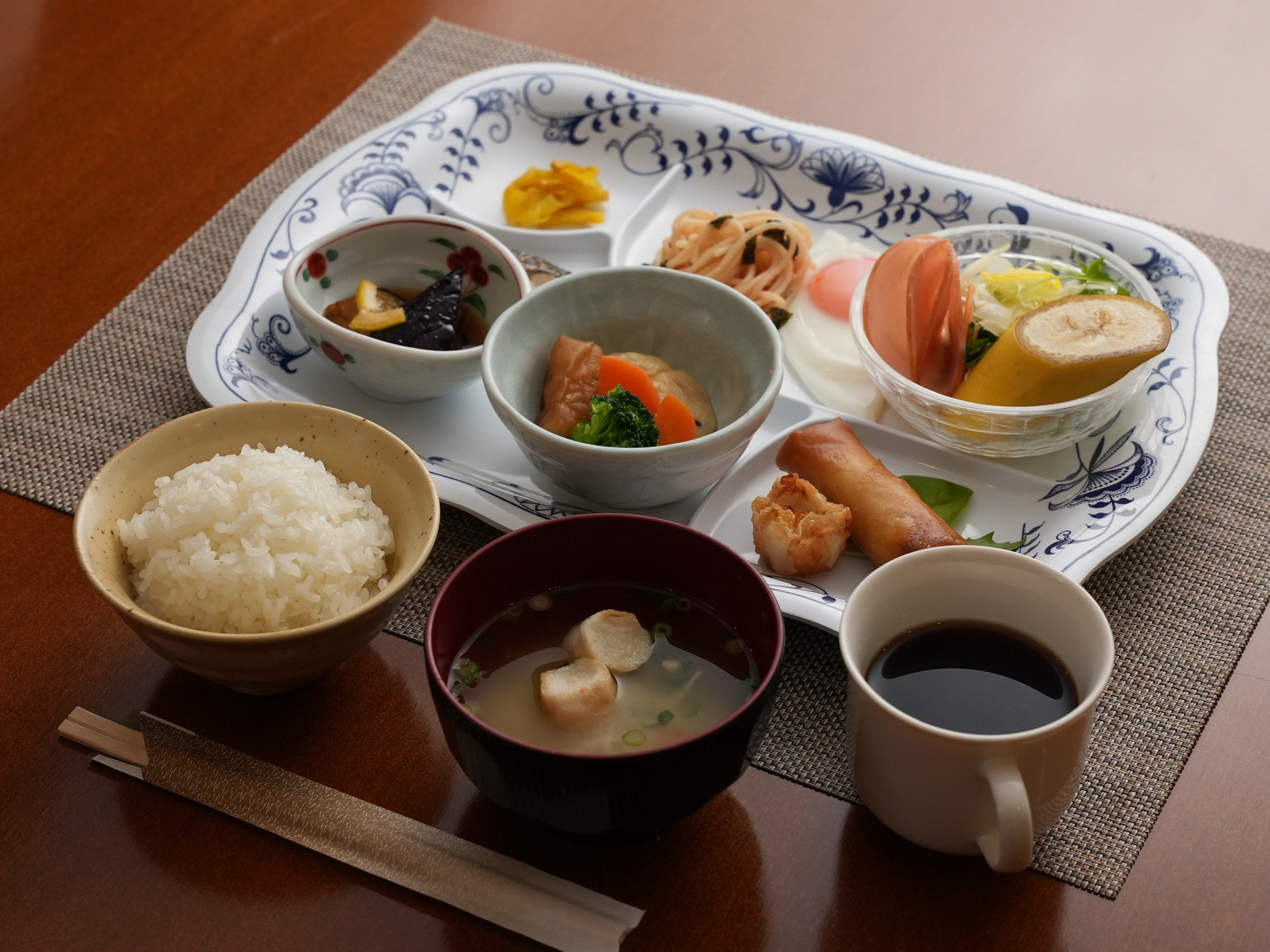 �y���H�z�n�Y�n���̐H�ނ��g���������̒�H(���e�͎d���̏󋵂ɂ��ύX�ƂȂ�܂�)�B