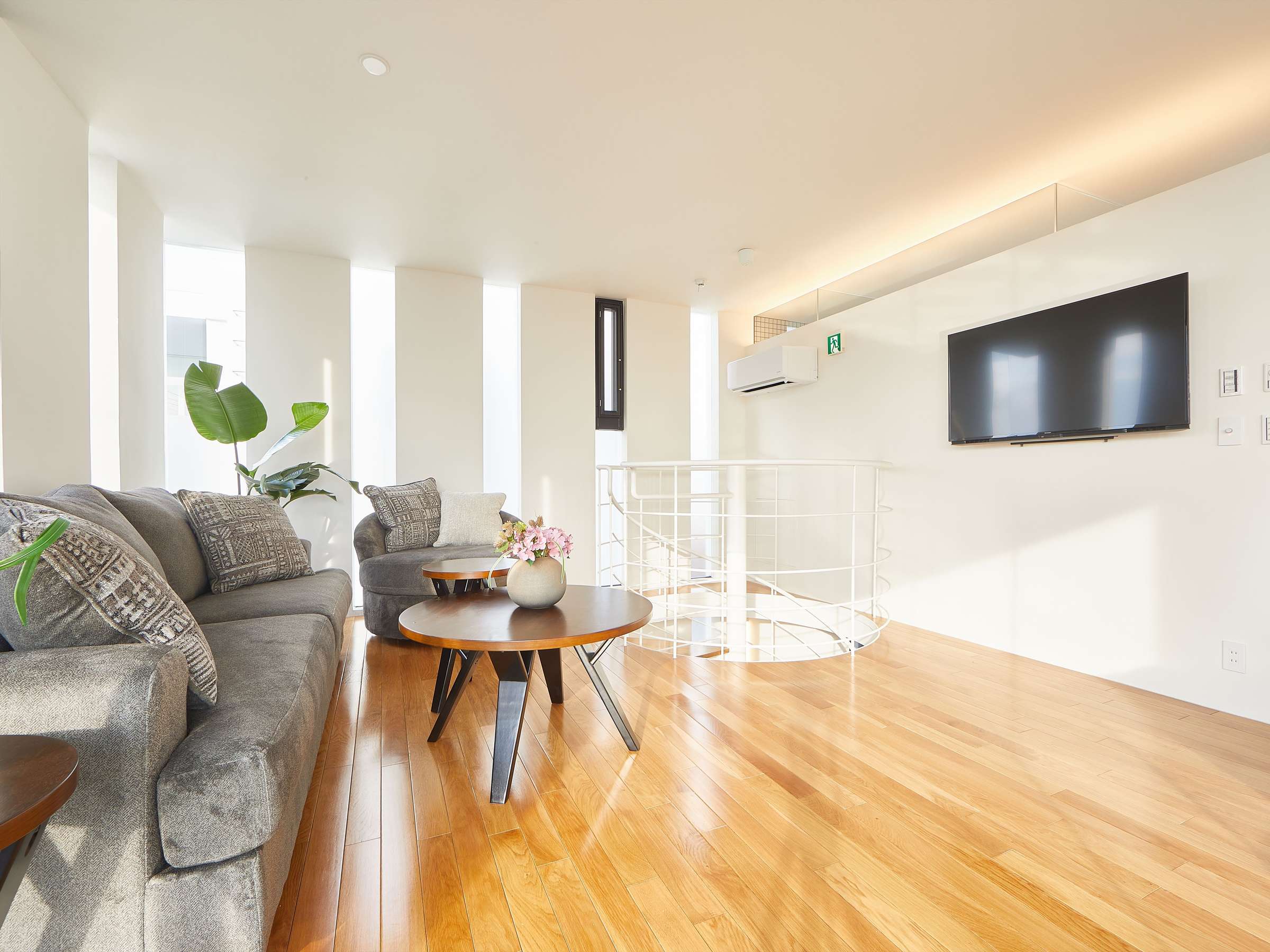 ���r���O