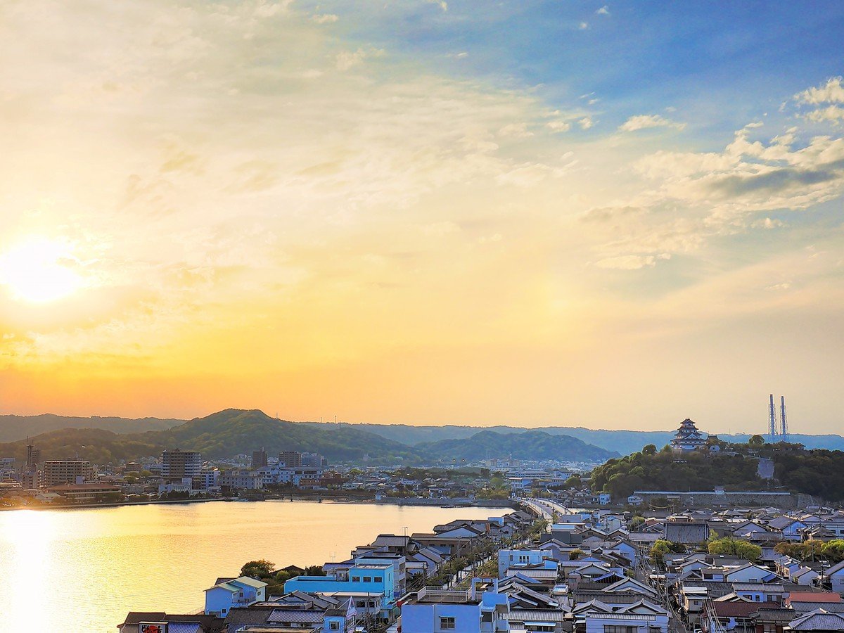 �z�e�����猩���铂�Â̕��i