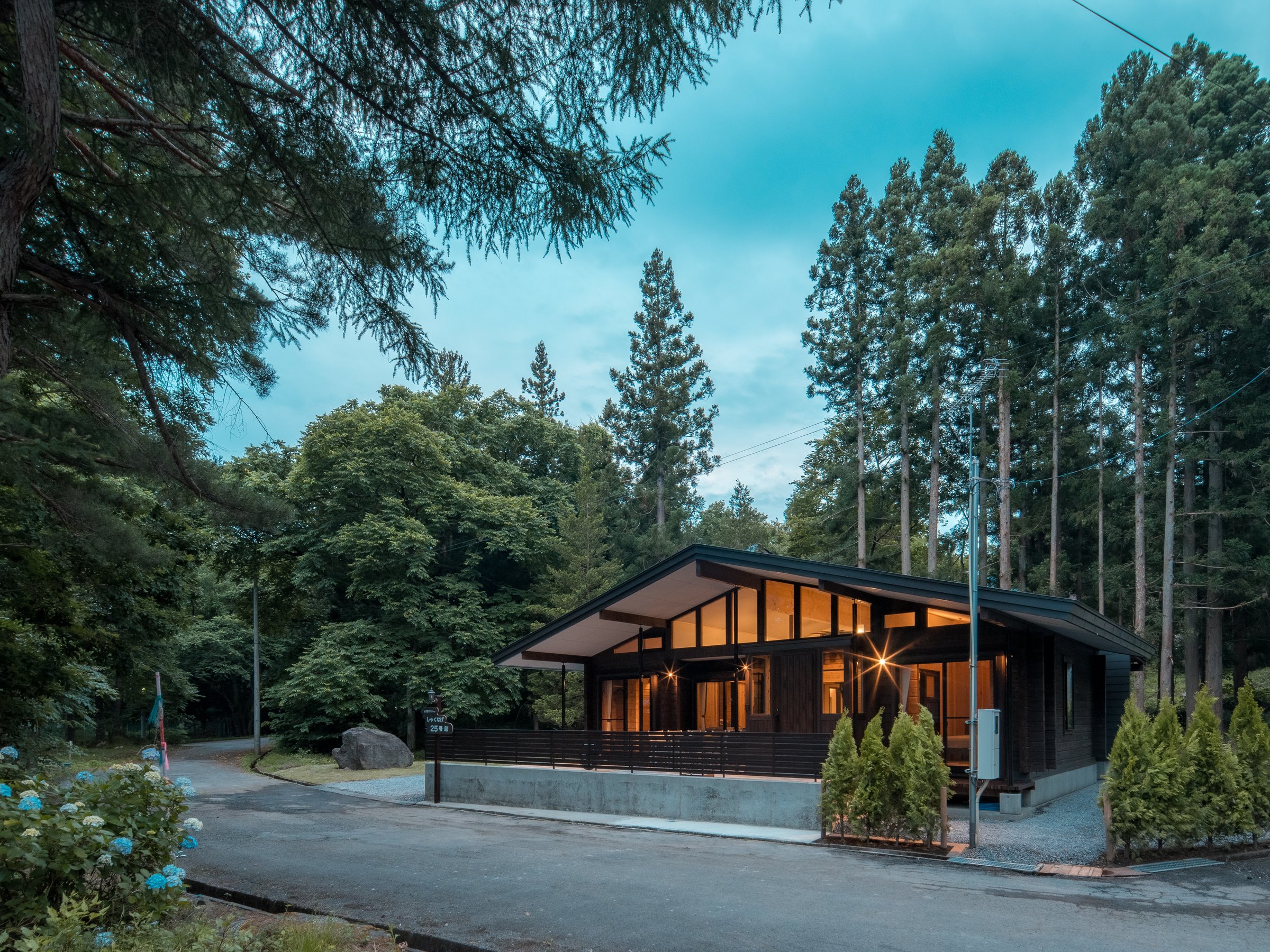 �X�E�B�[�gV-Log Cabin�i���Ⴍ�Ȃ�25���فj�̊O��