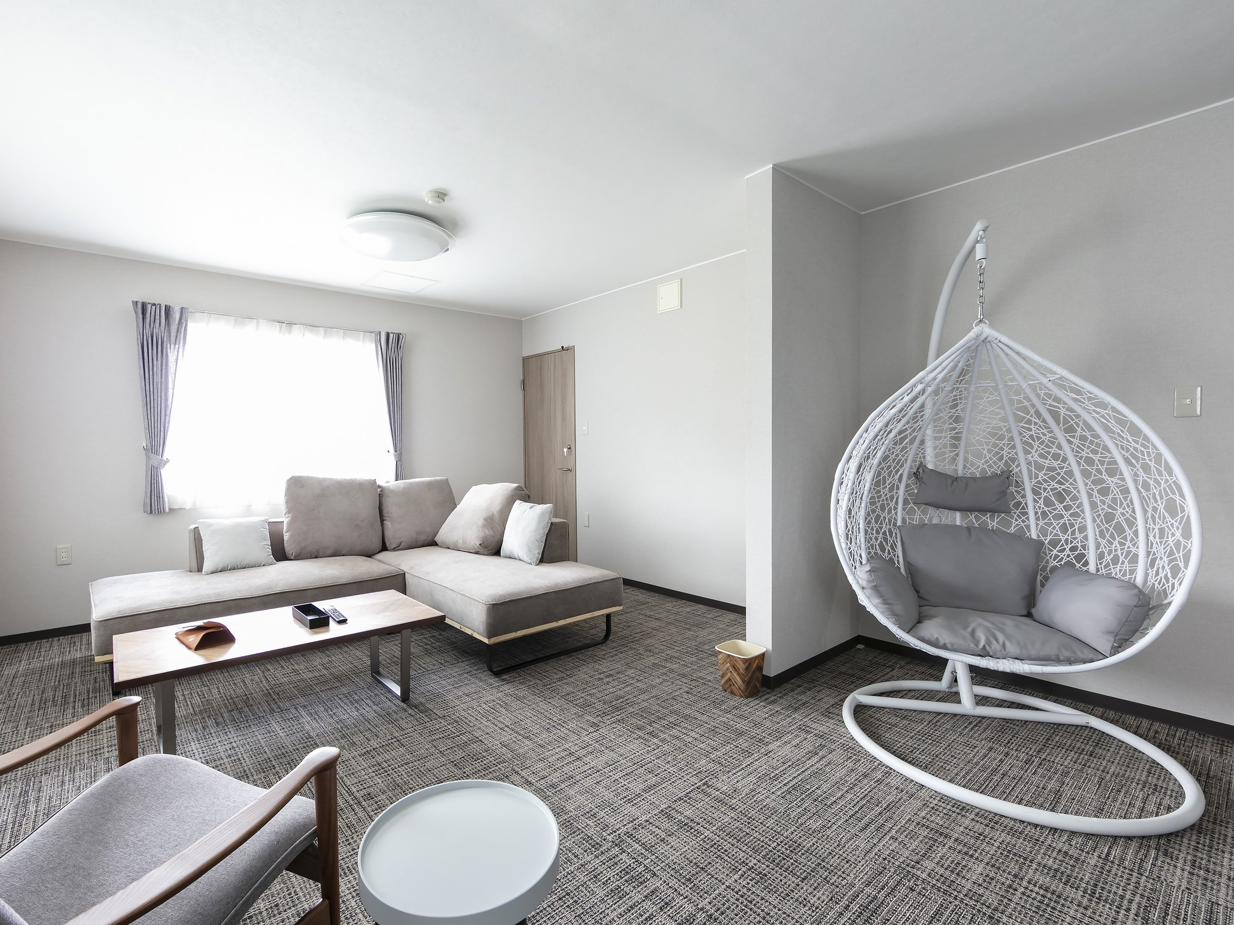 �傫�߂̃J�E�`�\�t�@�[�ƃn���M���O�`�F�A�ɗh���Ȃ��������肨�߂�����������