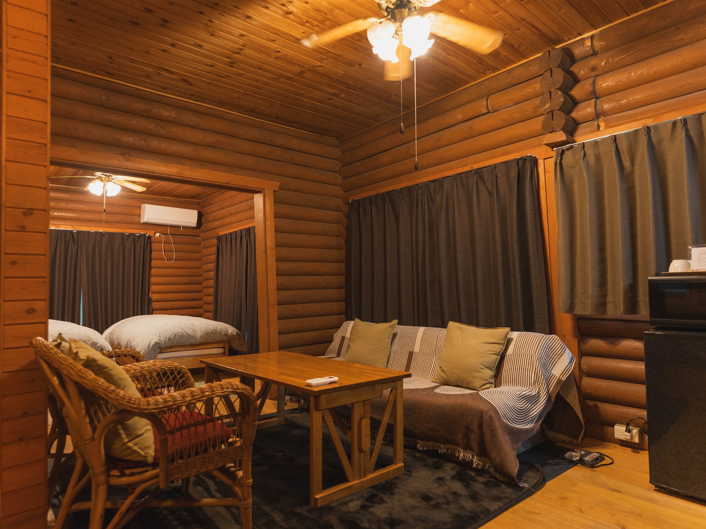 �y���O�n�E�X�z���r���O���[��