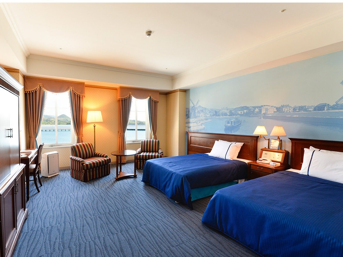 �y�q�����z�f���b�N�X�n�[�o�[�r���[�c�C��