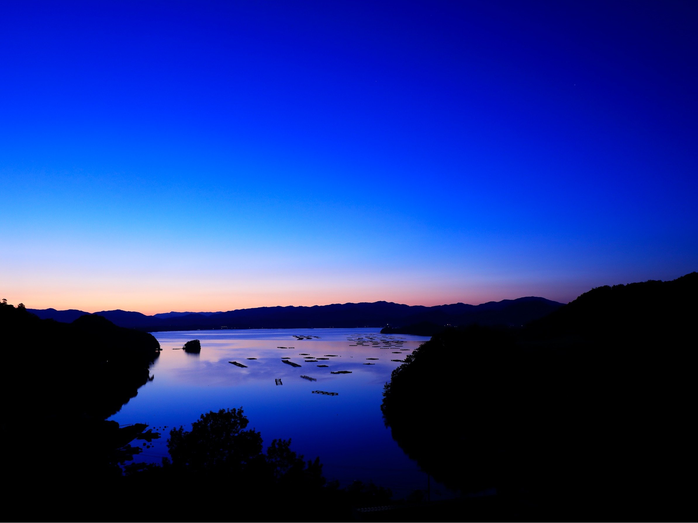 �y���P�[�V�����z���������璭�߂�v���l�p�̌i�F�ł��B