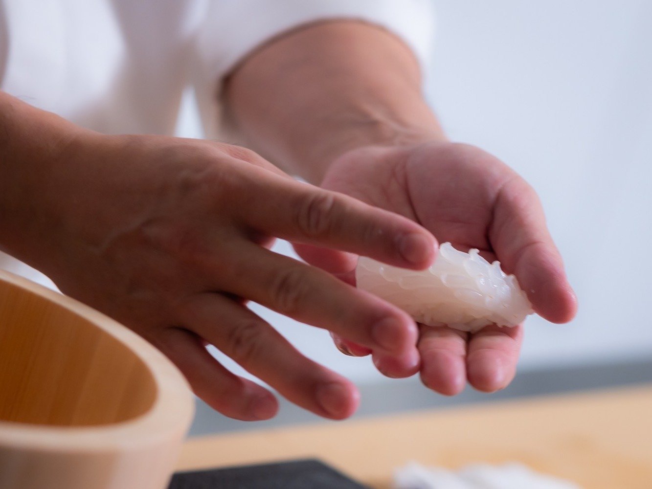 �E�l�̋Z��ڂ̑O�Ŗ��키�A�ґ��齂��C���R�[�X