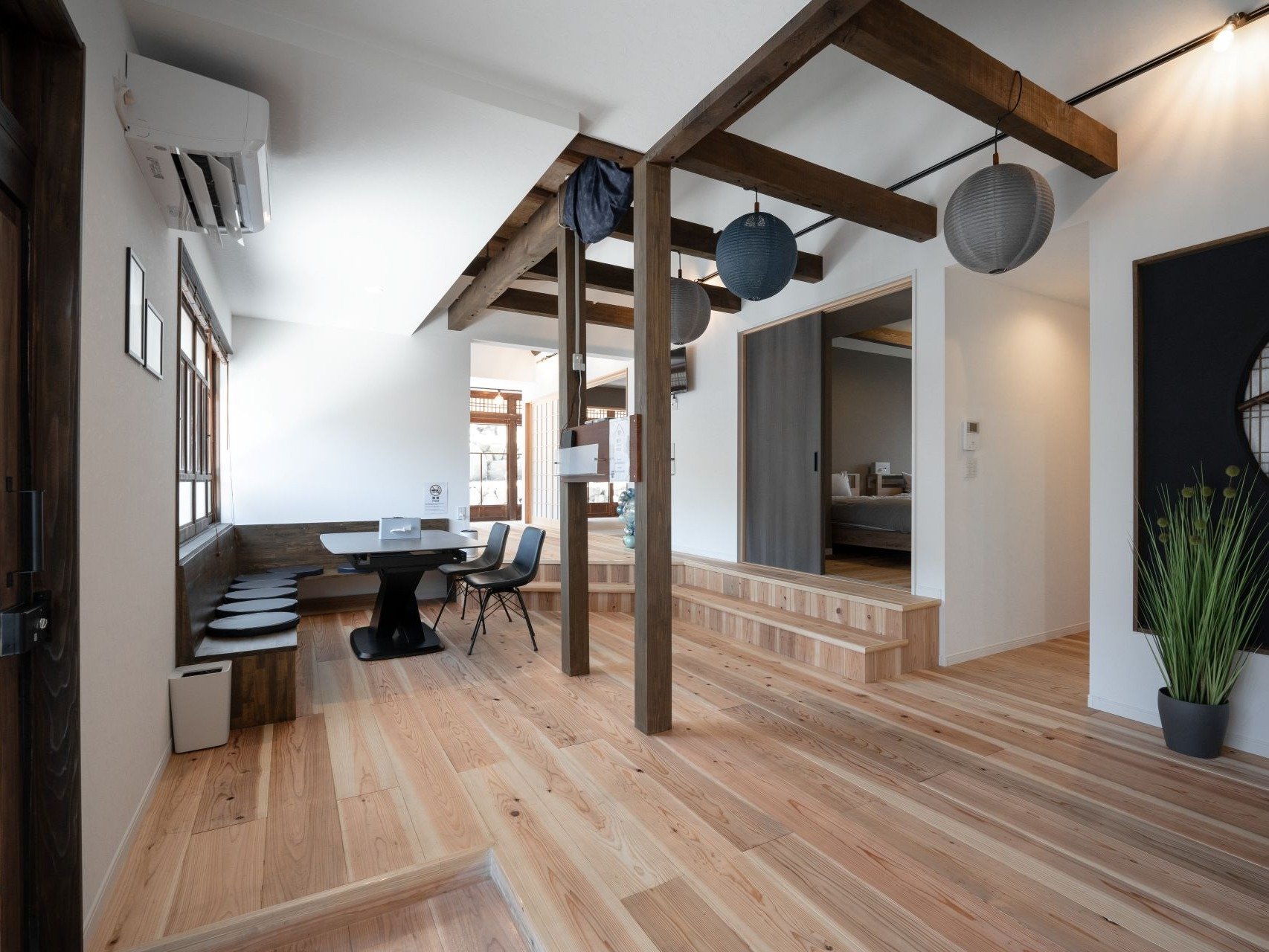 ���r���O