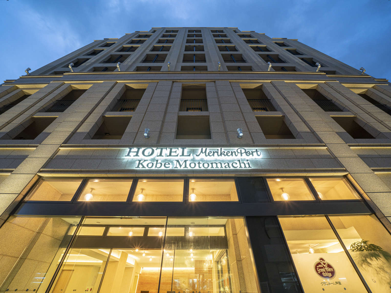 �t�����g��24���ԑΉ��I���邢�G���g�����X�Ɩ��邢�Ί�̃X�^�b�t�����o�}���������܂��B