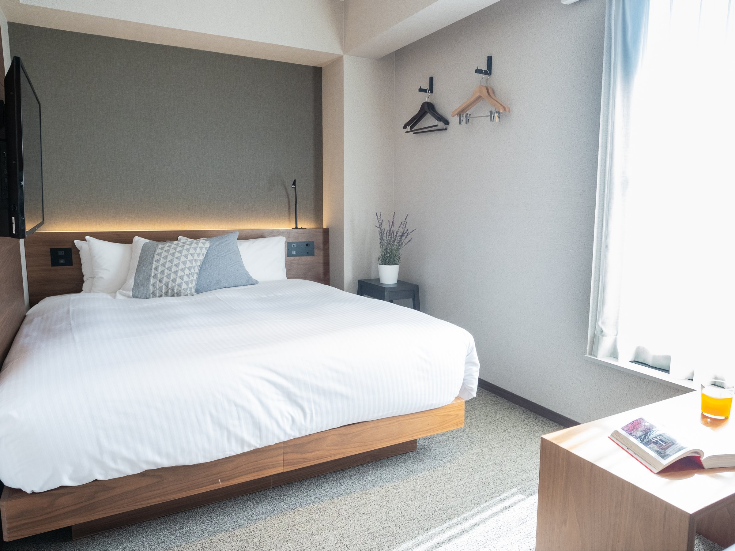 Essential 20 Queen (Non smoking)