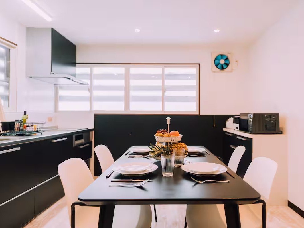 House B DiningLb`