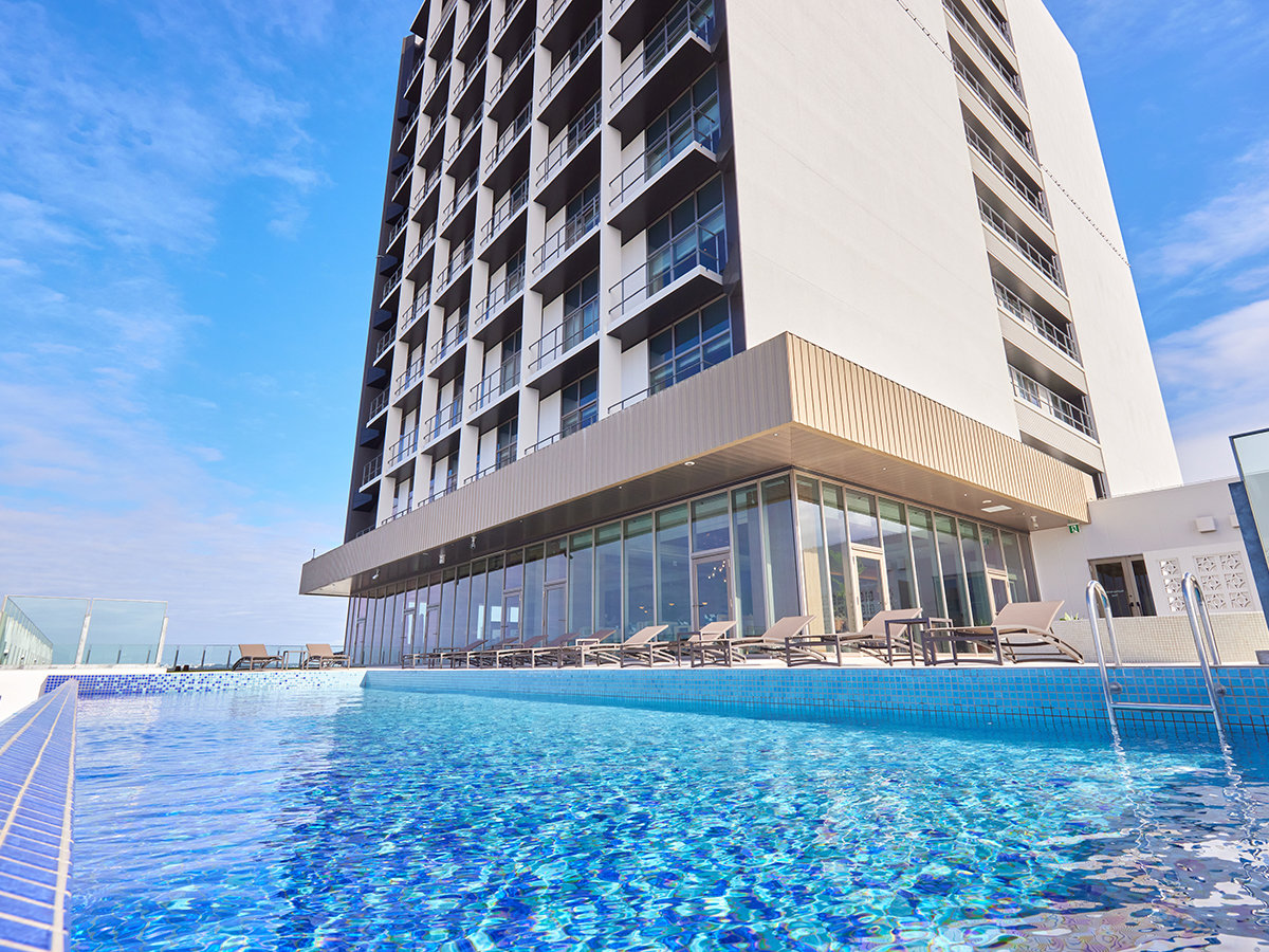 �y�C���t�B�j�e�B�v�[���z���w���猩��i�F�́A�g�̂��S�������b�N�X�ł�����������Ђ炩�ꂽ��Ԃł��B