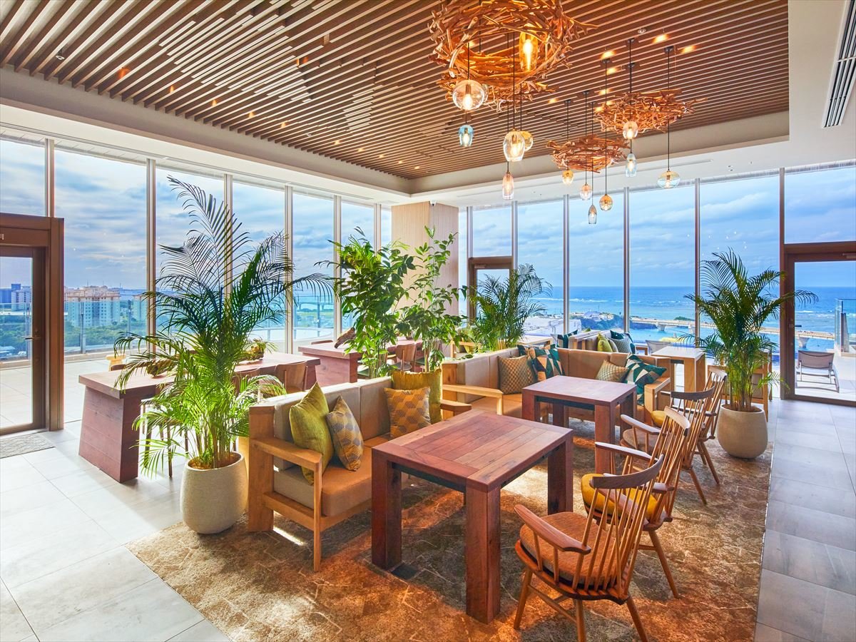 ���E���W