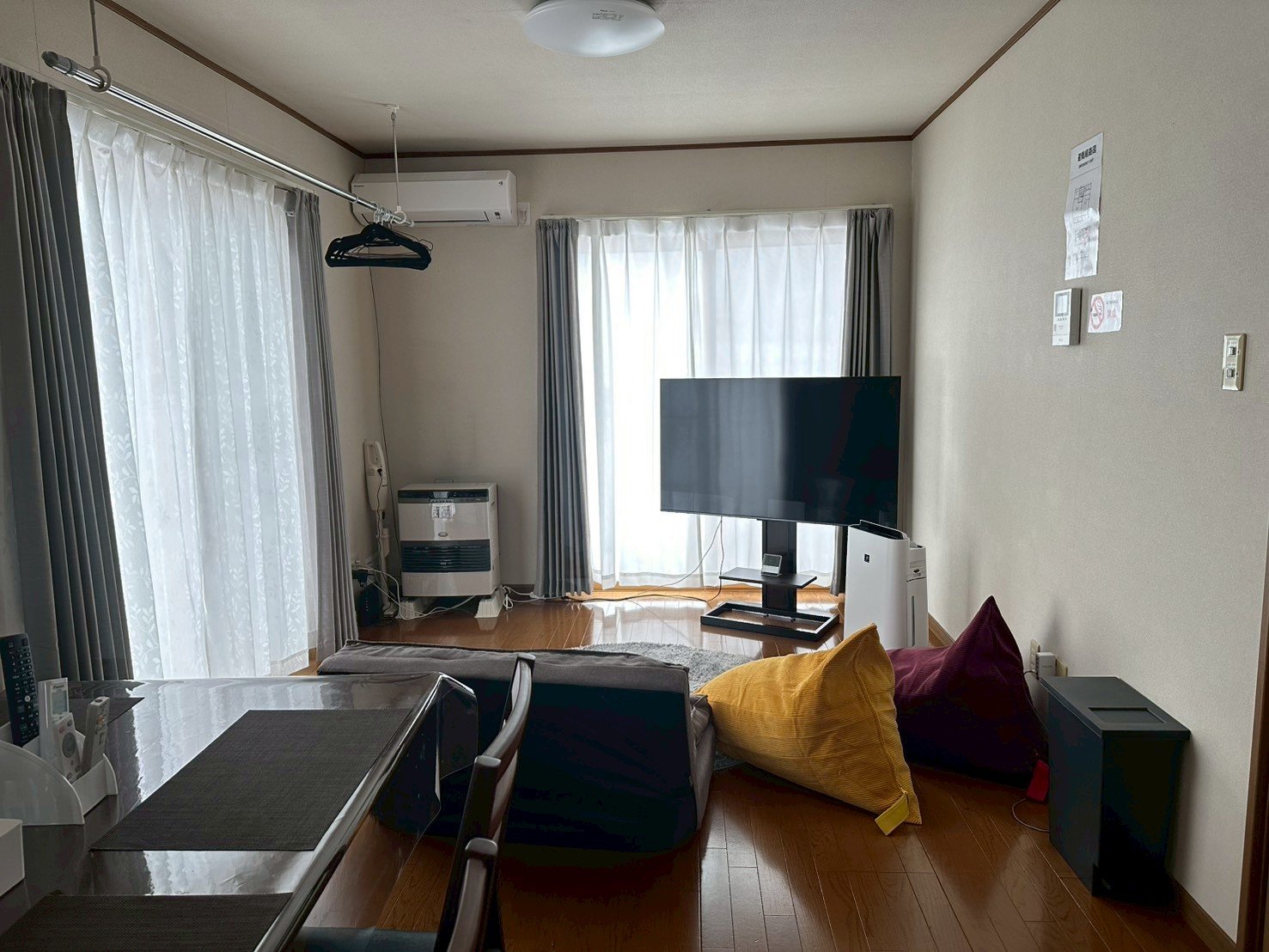 ���r���O�@�T�T�C���`�̃e���r�A�\�t�@�[�A�_�C�j���O�e�[�u���A������C����@���������Ă��܂��B