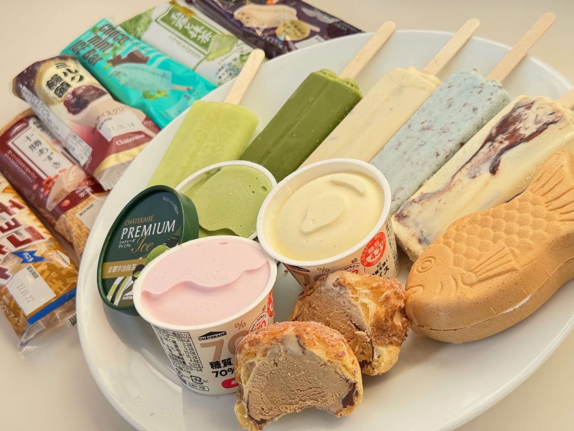 2�e�̔��@�R�i�[�ɂăA�C�X�o�[�����p�ӂ��Ă���܂��B