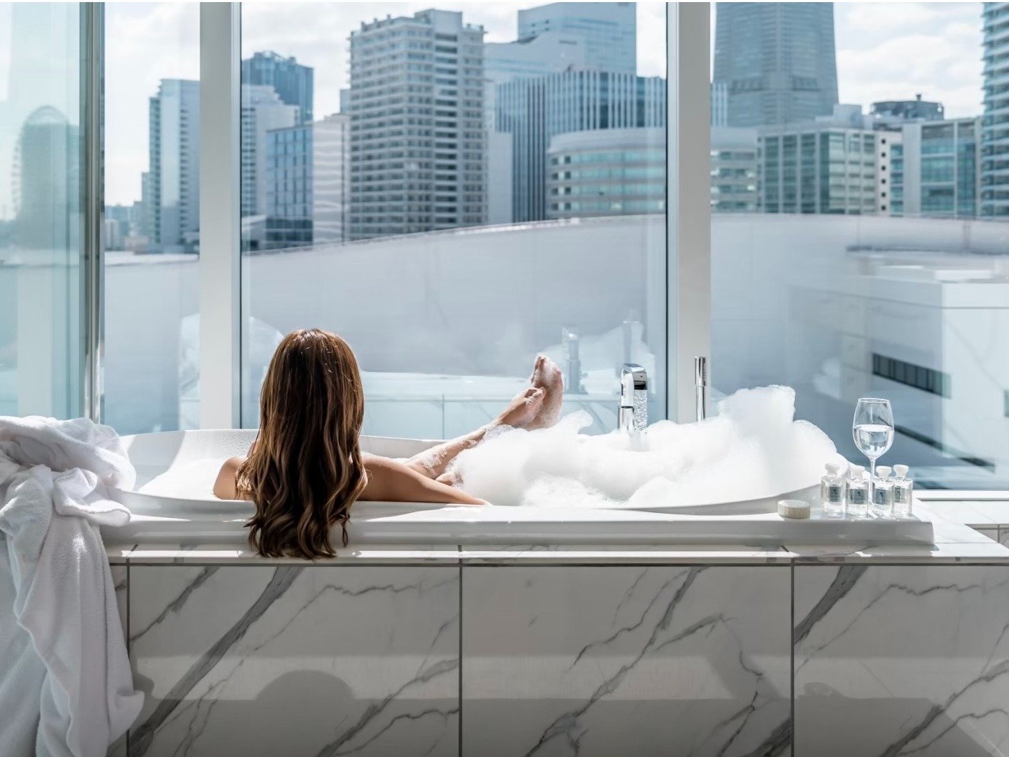 �U�E�J�n�� �X�C�[�g�A�G�O�[�N�e�B�u �X�C�[�g�̃o�X���[��