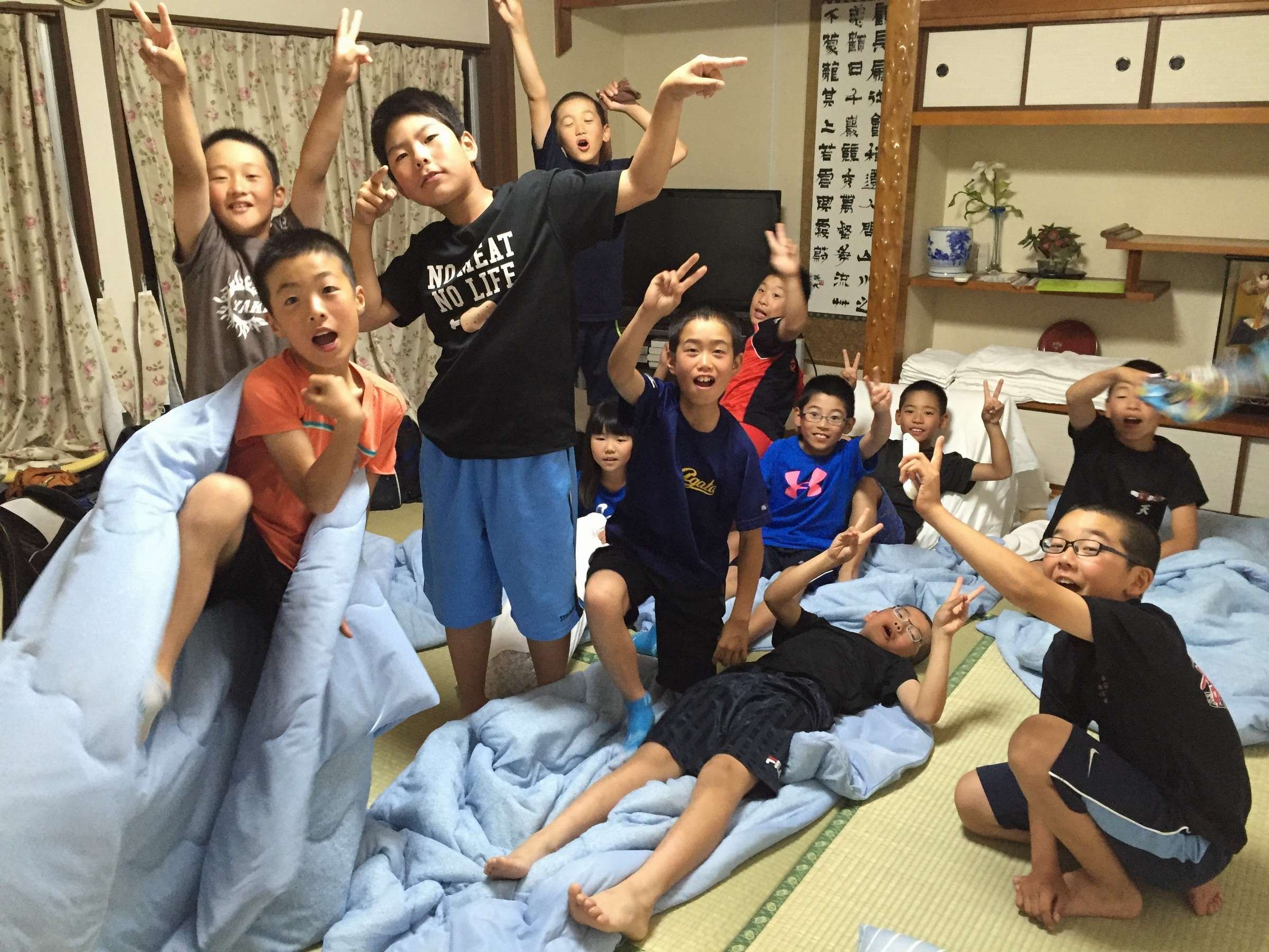 �ċx�݁E�y���X�|�[�c�O���[�v�E���Ƒ��劽�}��