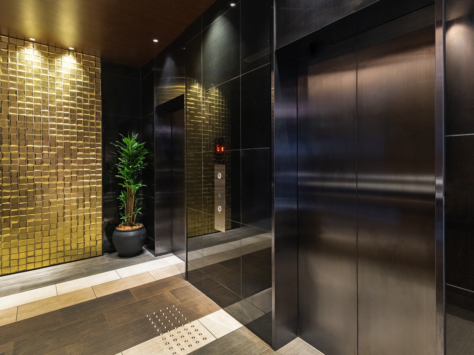 �G���x�[�^�[�z�[��