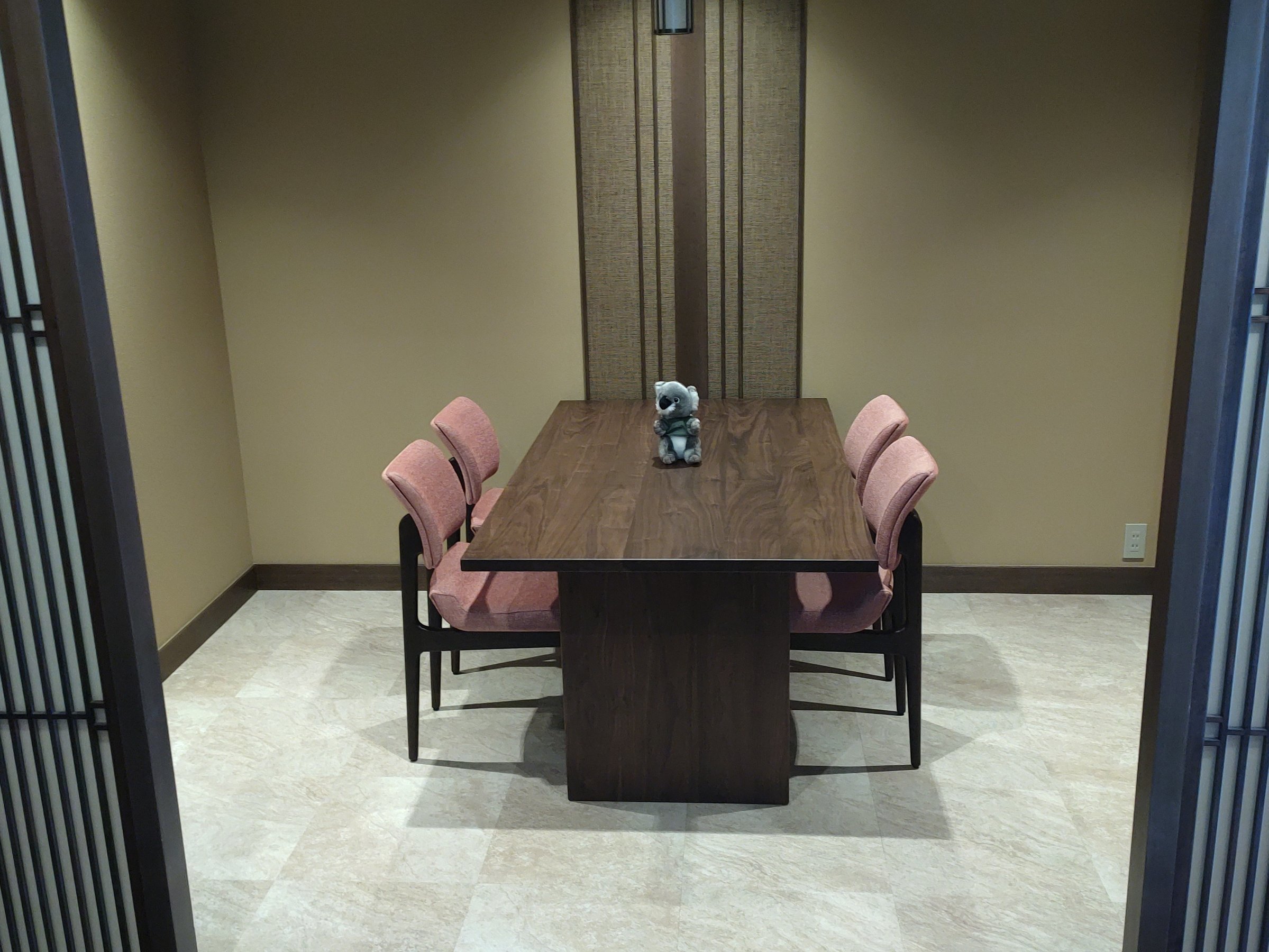 2�K�ɂ���S���l�p�̍��Ȃ́A���ɋ߂�������������ԁB